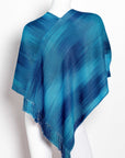 Poncho de bambú tejido en telar manual