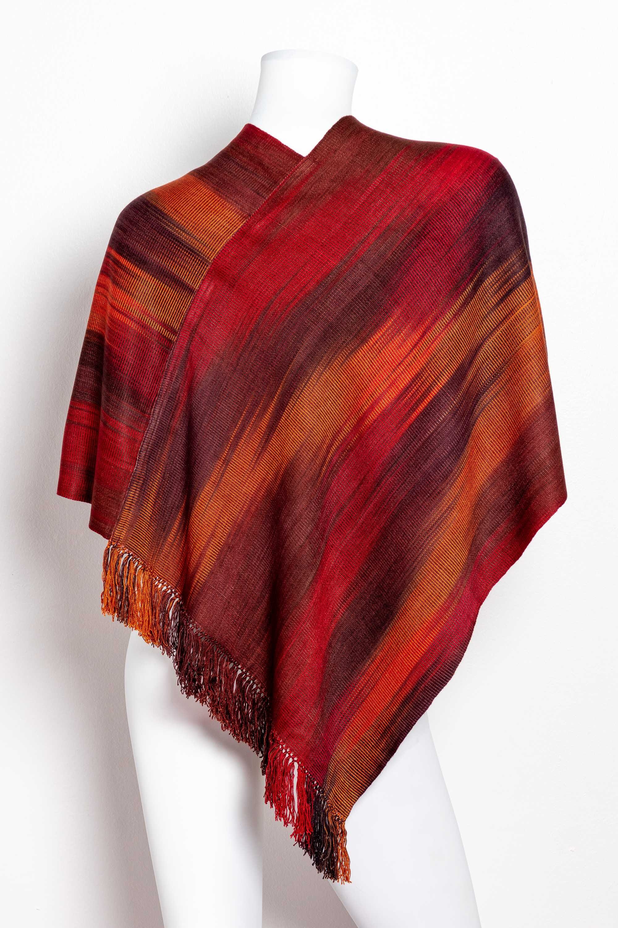 Poncho de bambú tejido en telar manual