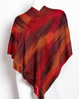 Poncho de bambú tejido en telar manual