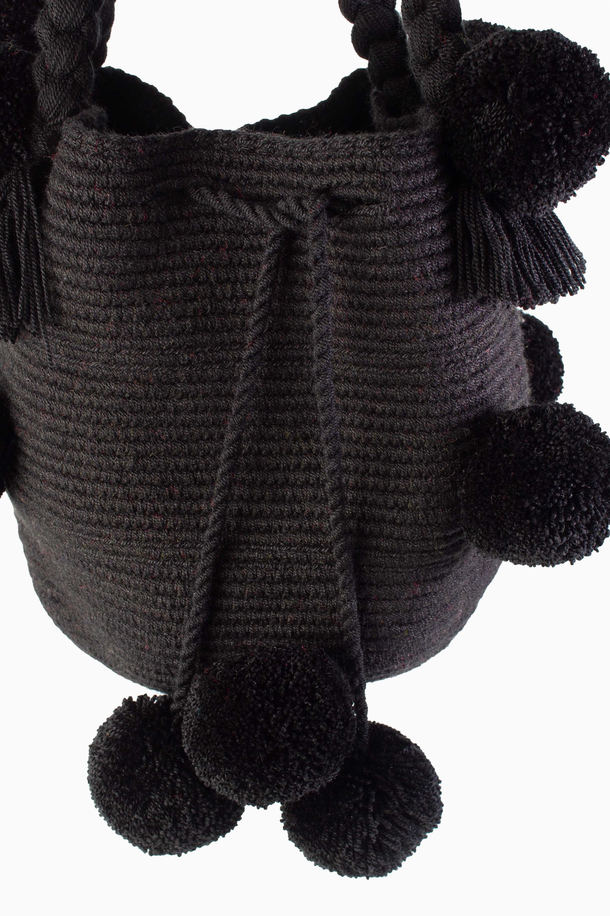 Bolso de hombro con pompones