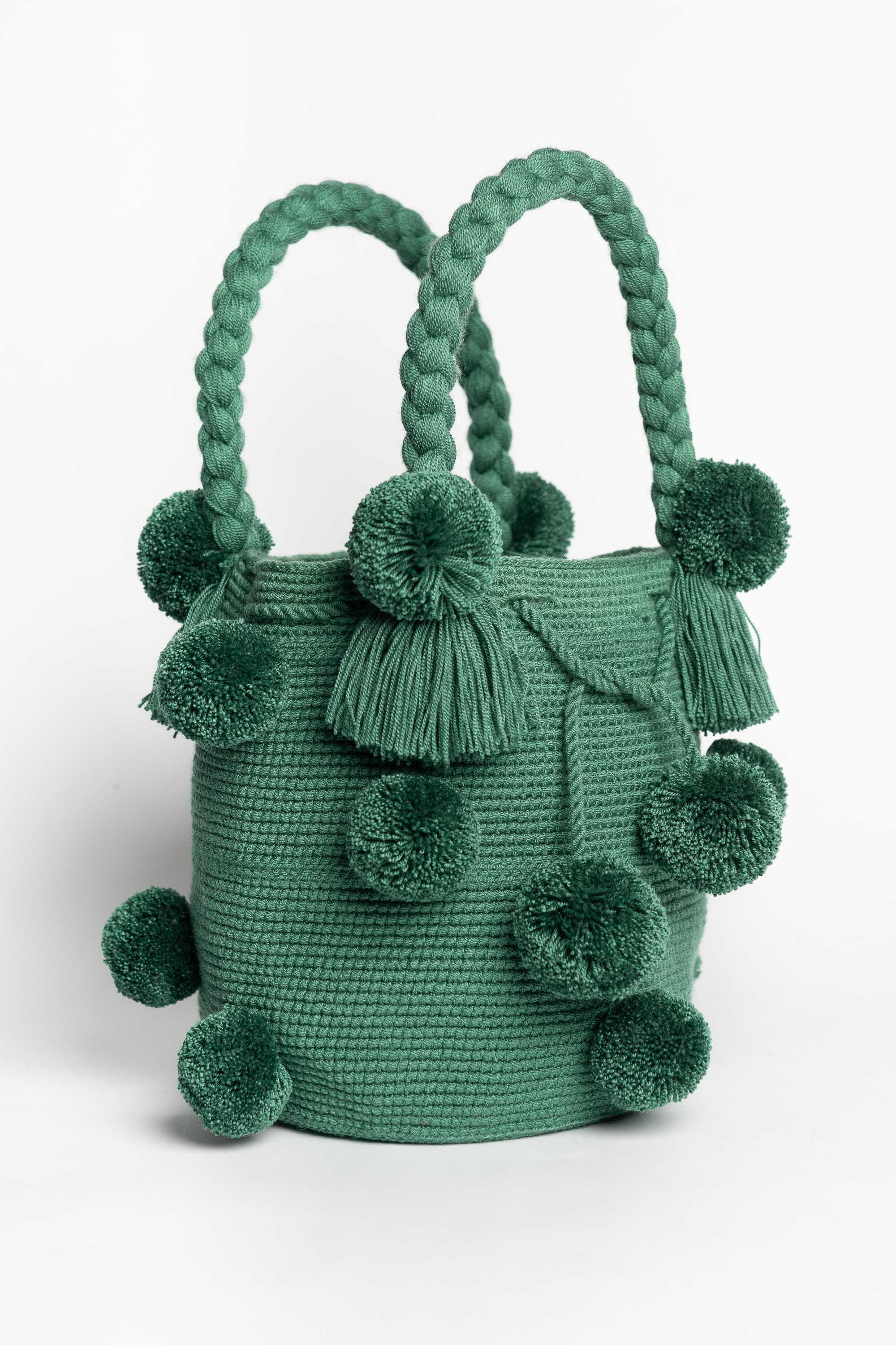 Bolso de hombro con pompones