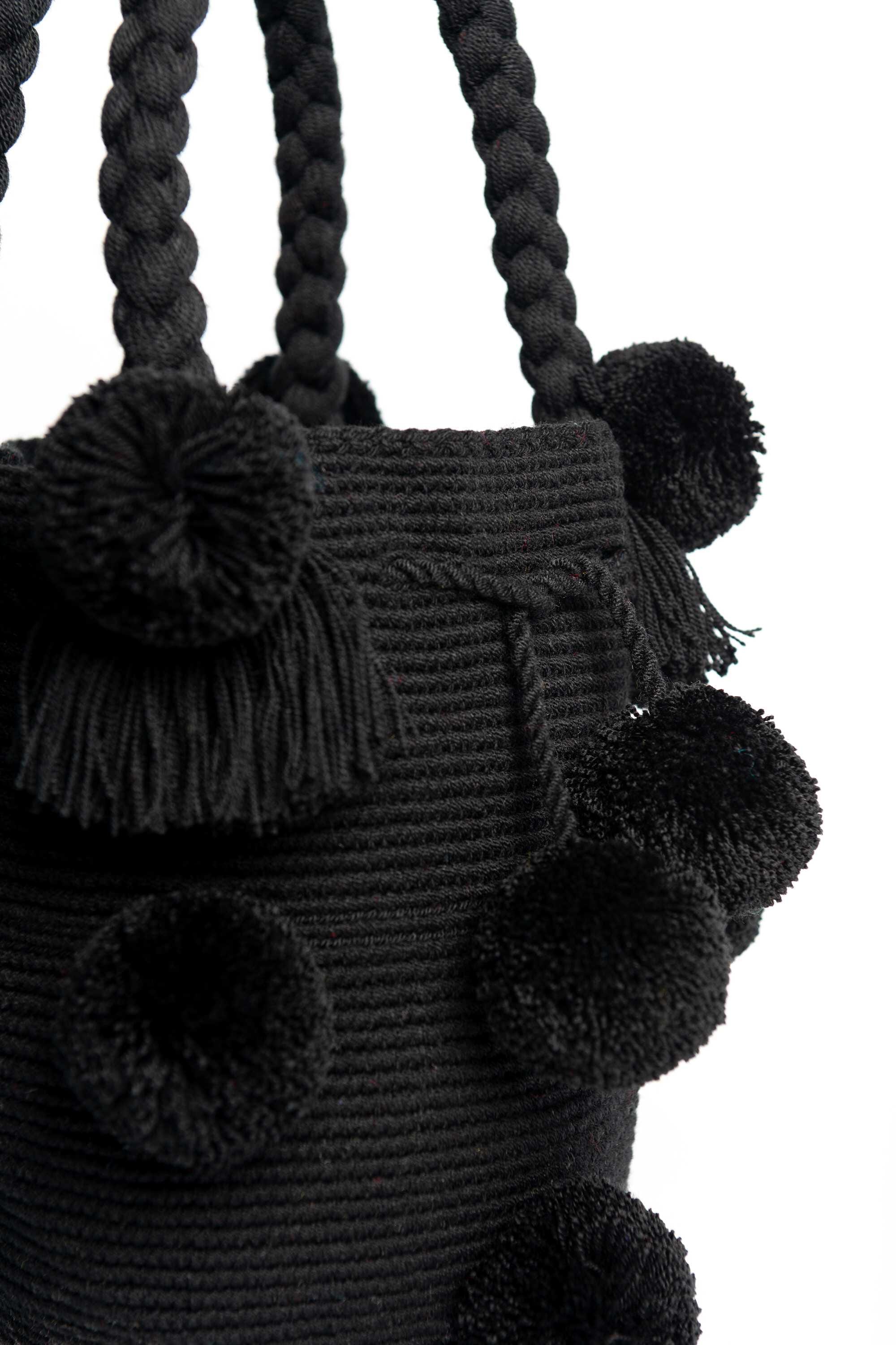 Bolso de hombro con pompones