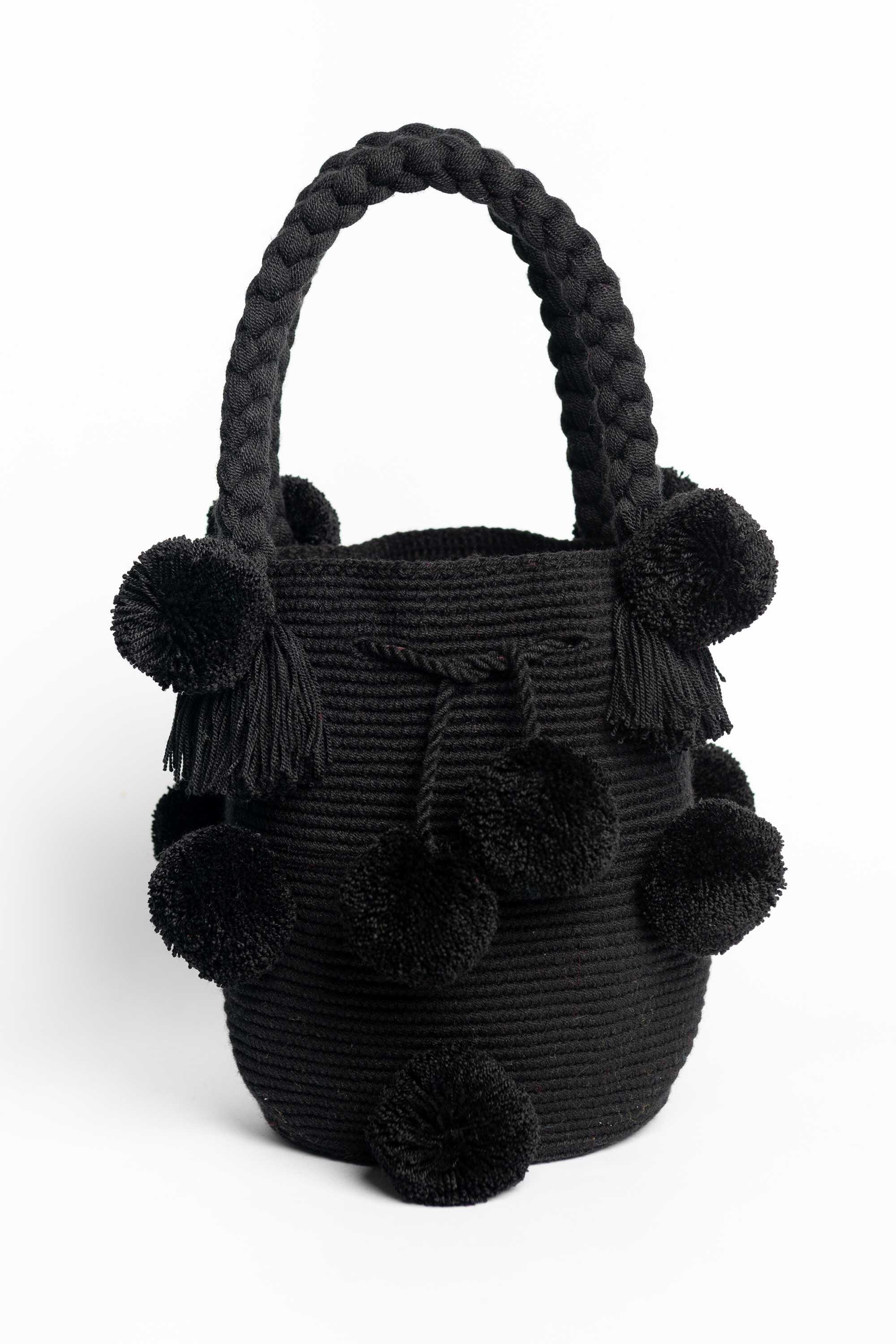 Bolso de hombro con pompones