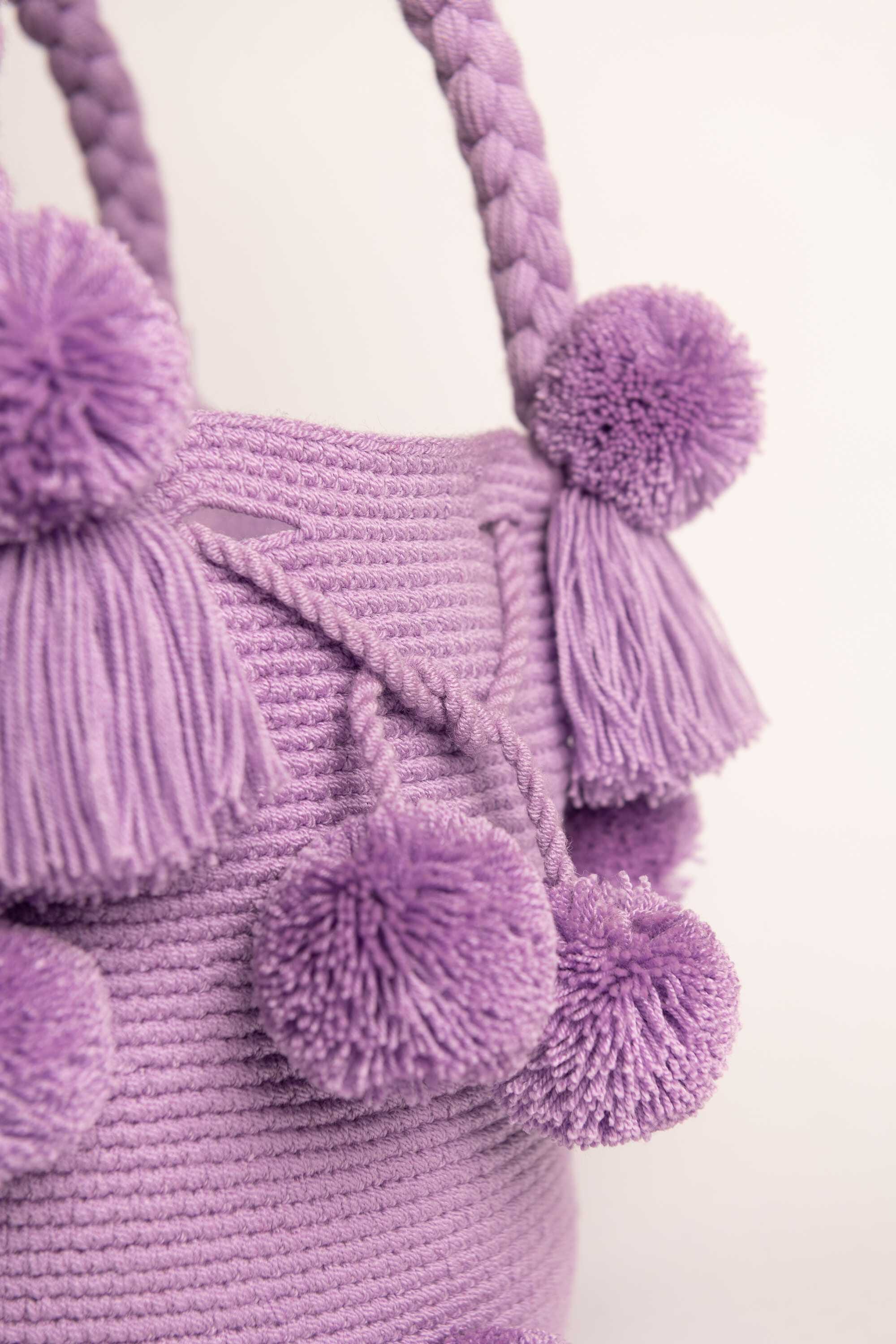 Bolso de hombro con pompones