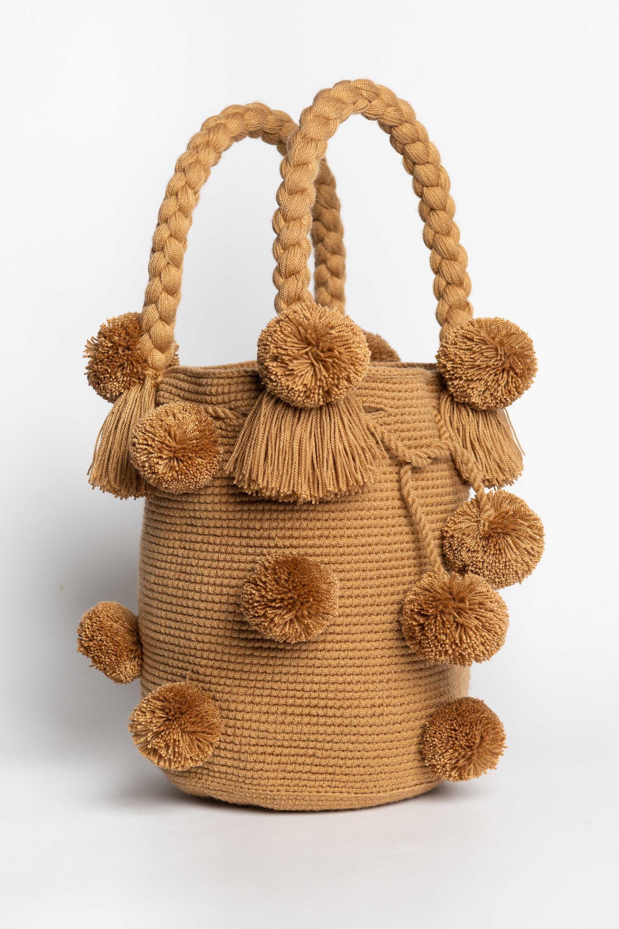 Bolso de hombro con pompones
