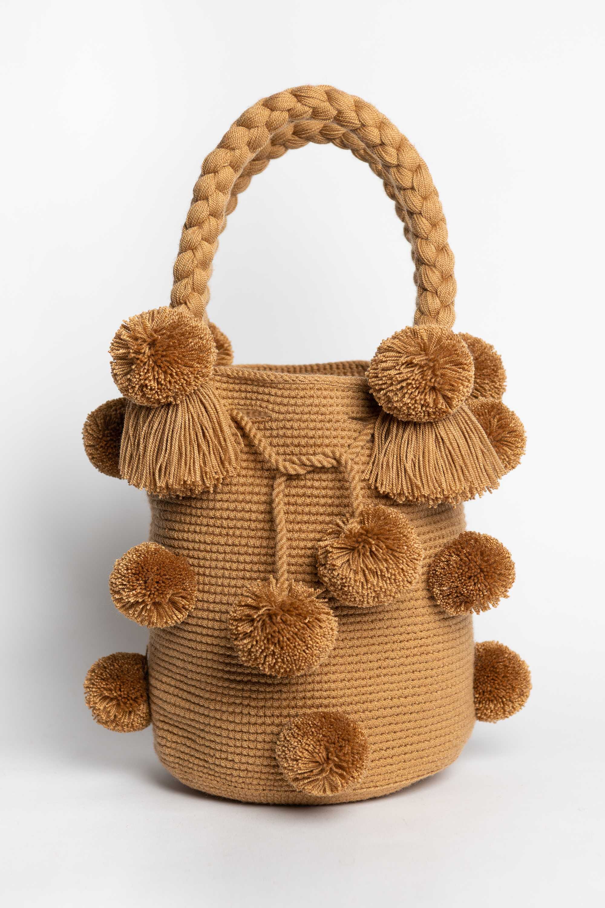 Bolso de hombro con pompones