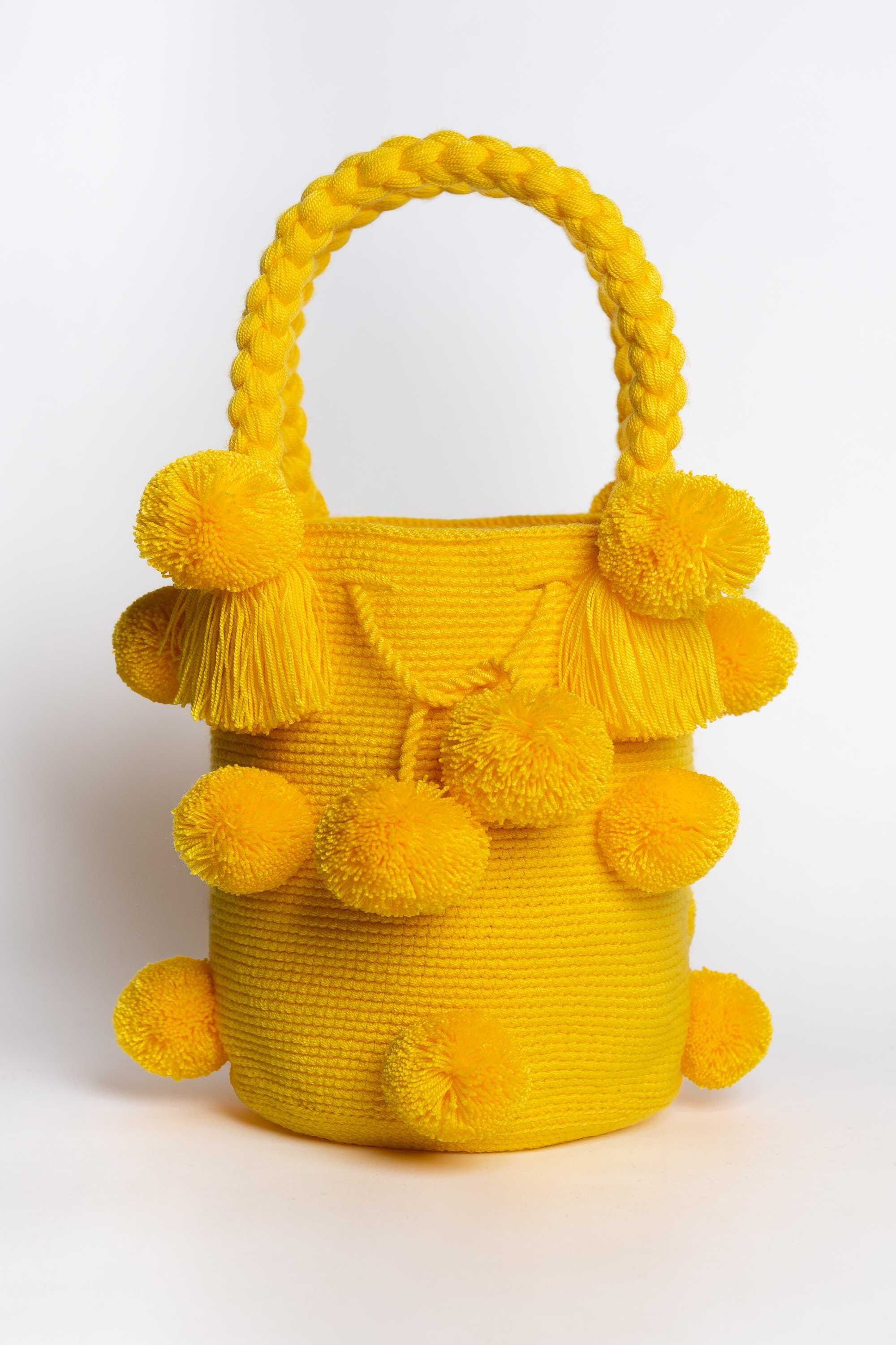 Bolso de hombro con pompones