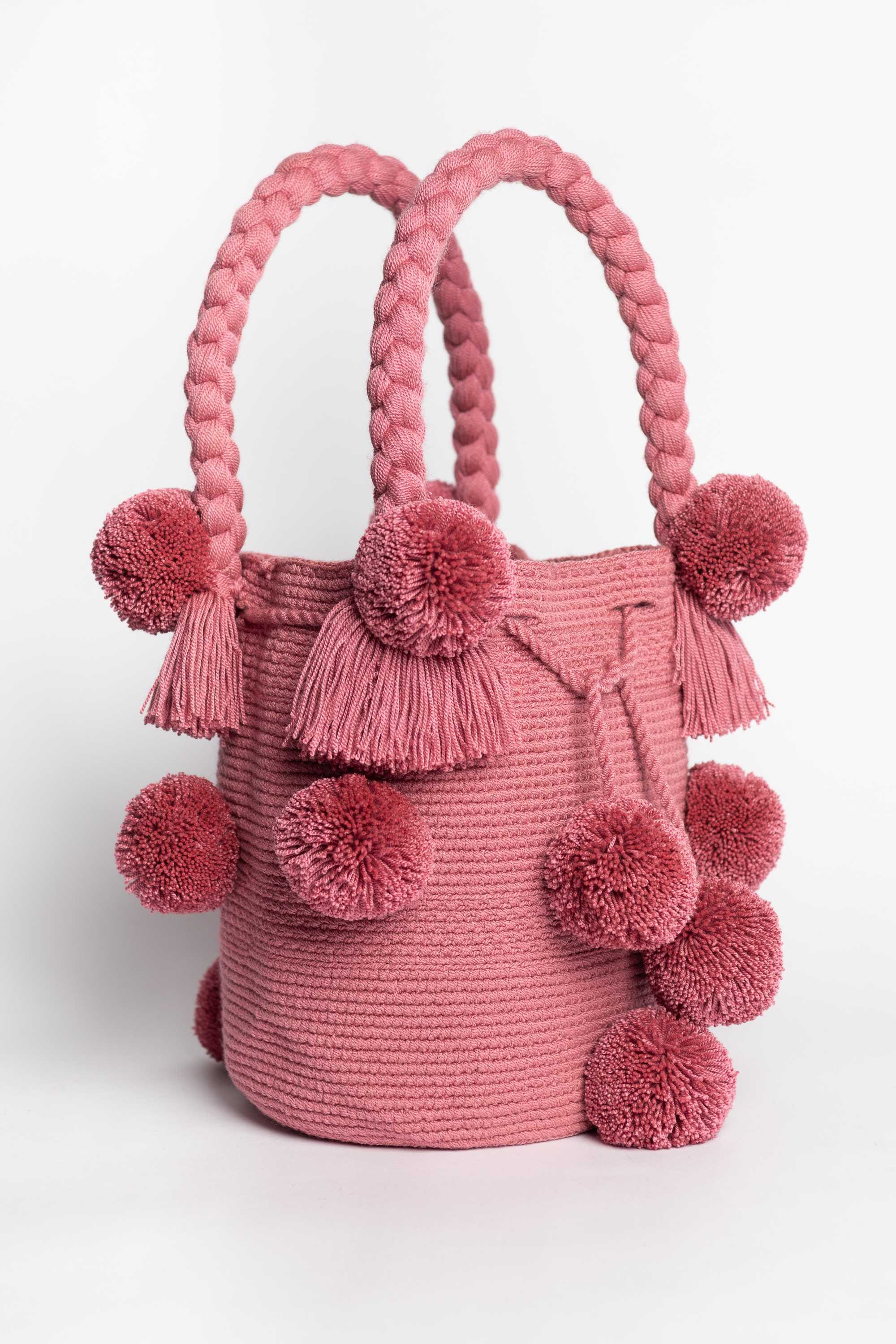 Bolso de hombro con pompones