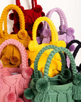 Bolso de hombro con pompones