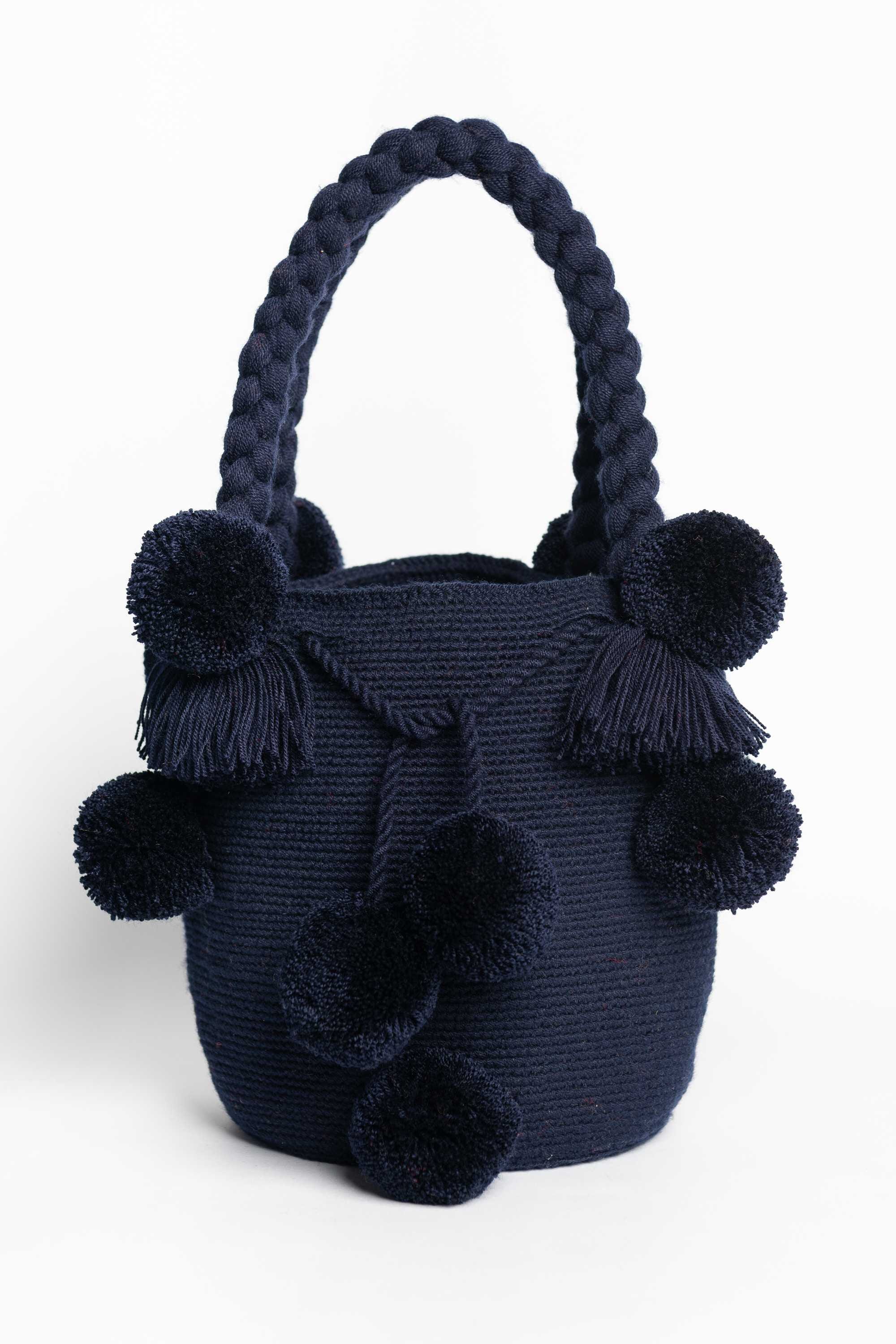 Bolso de hombro con pompones