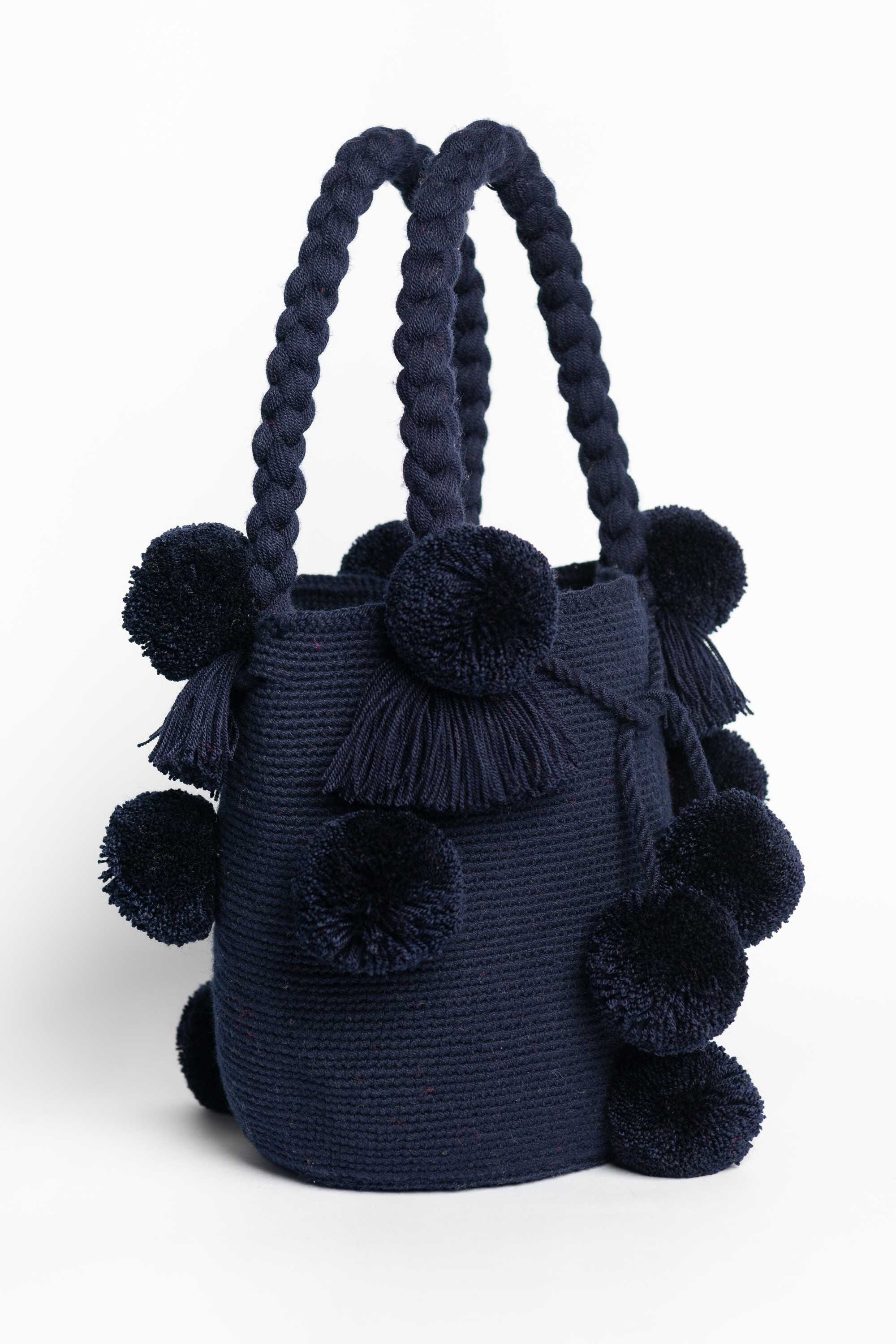 Bolso de hombro con pompones
