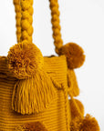 Bolso de hombro con pompones