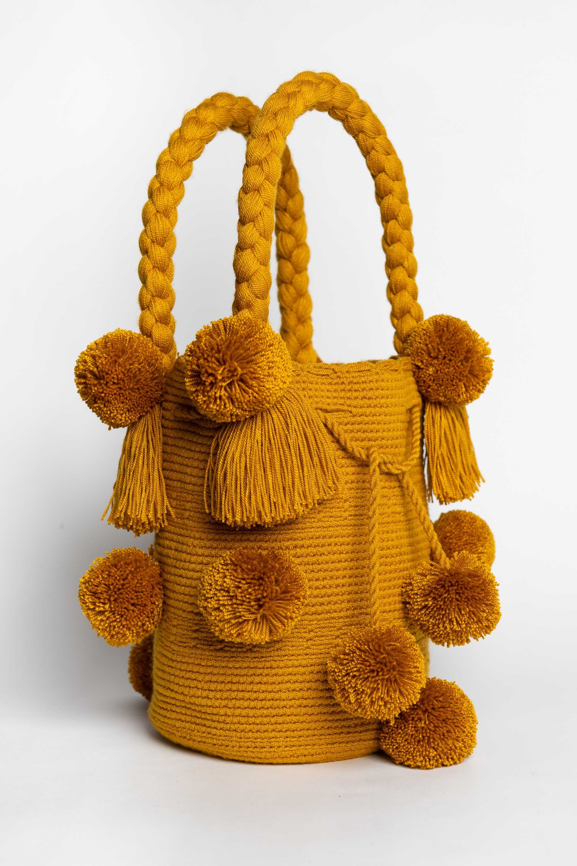 Bolso de hombro con pompones