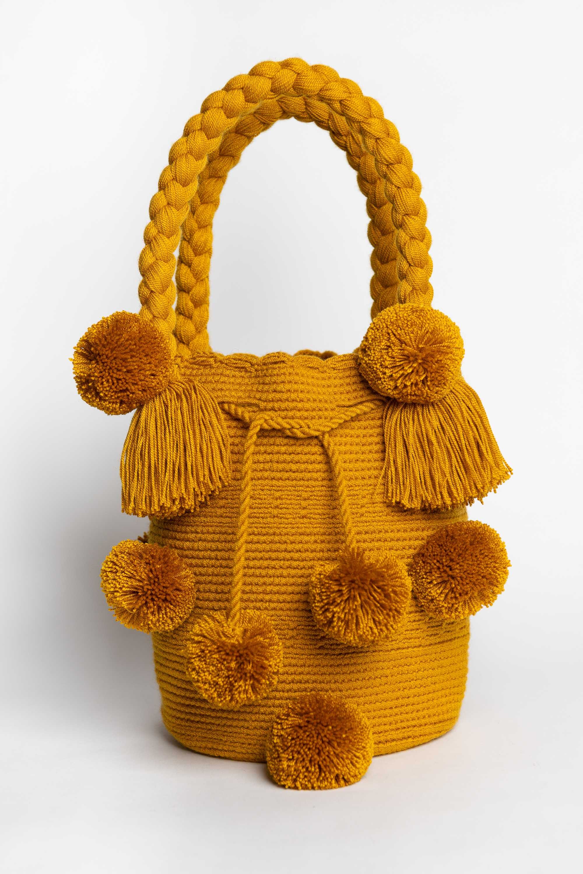Bolso de hombro con pompones