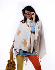Bolso de hombro con pompones