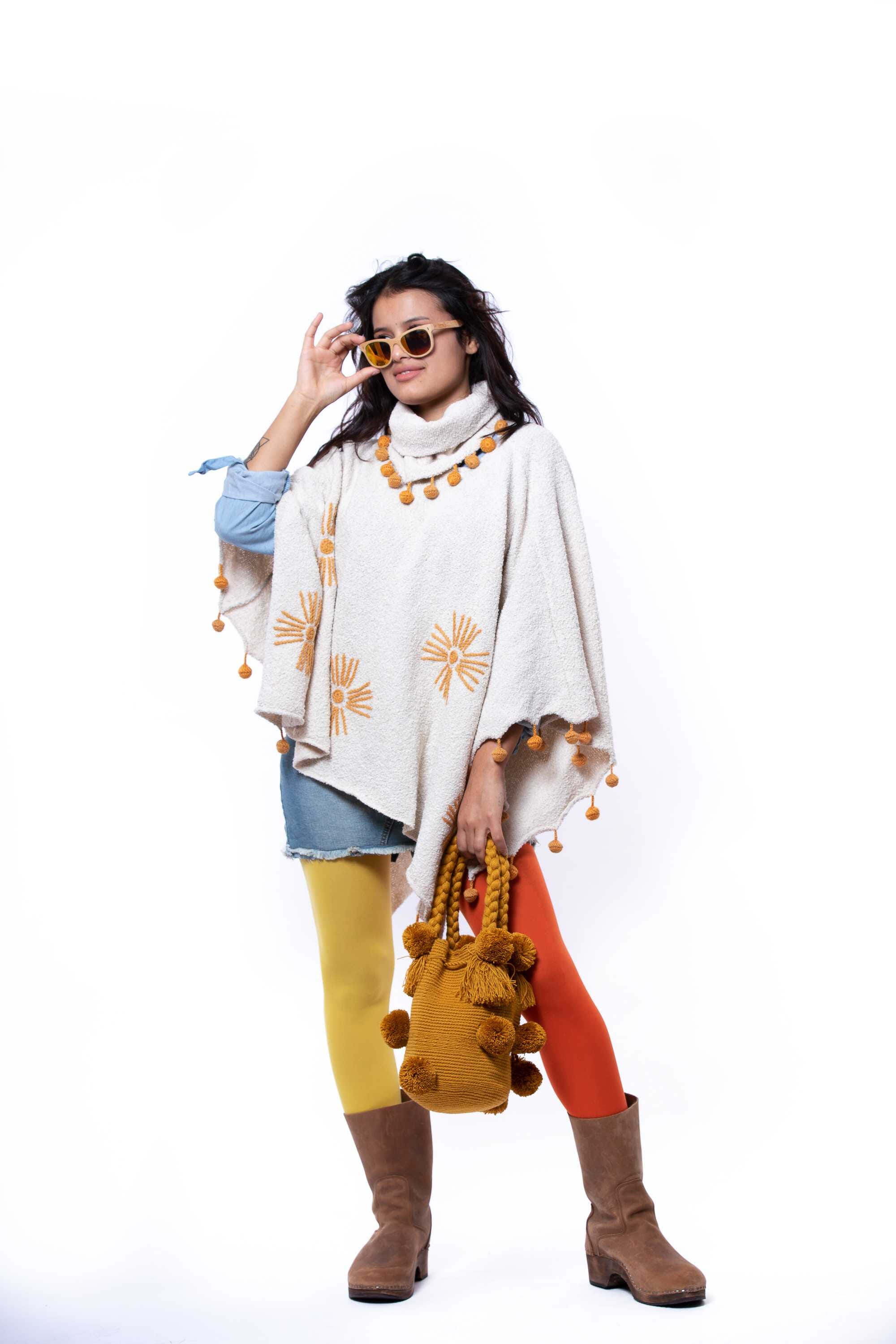 Bolso de hombro con pompones