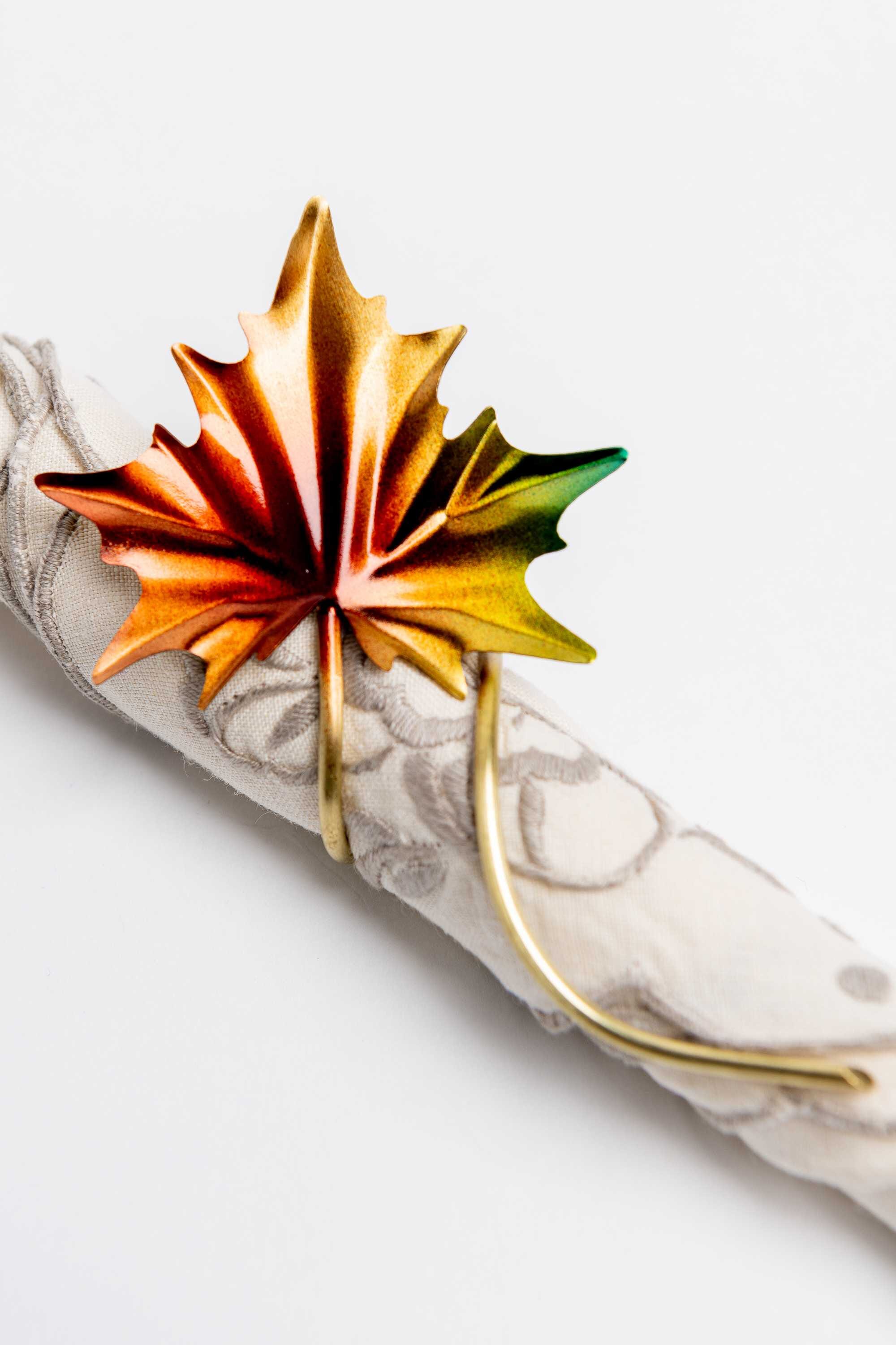 Juego de seis servilleteros en bronce