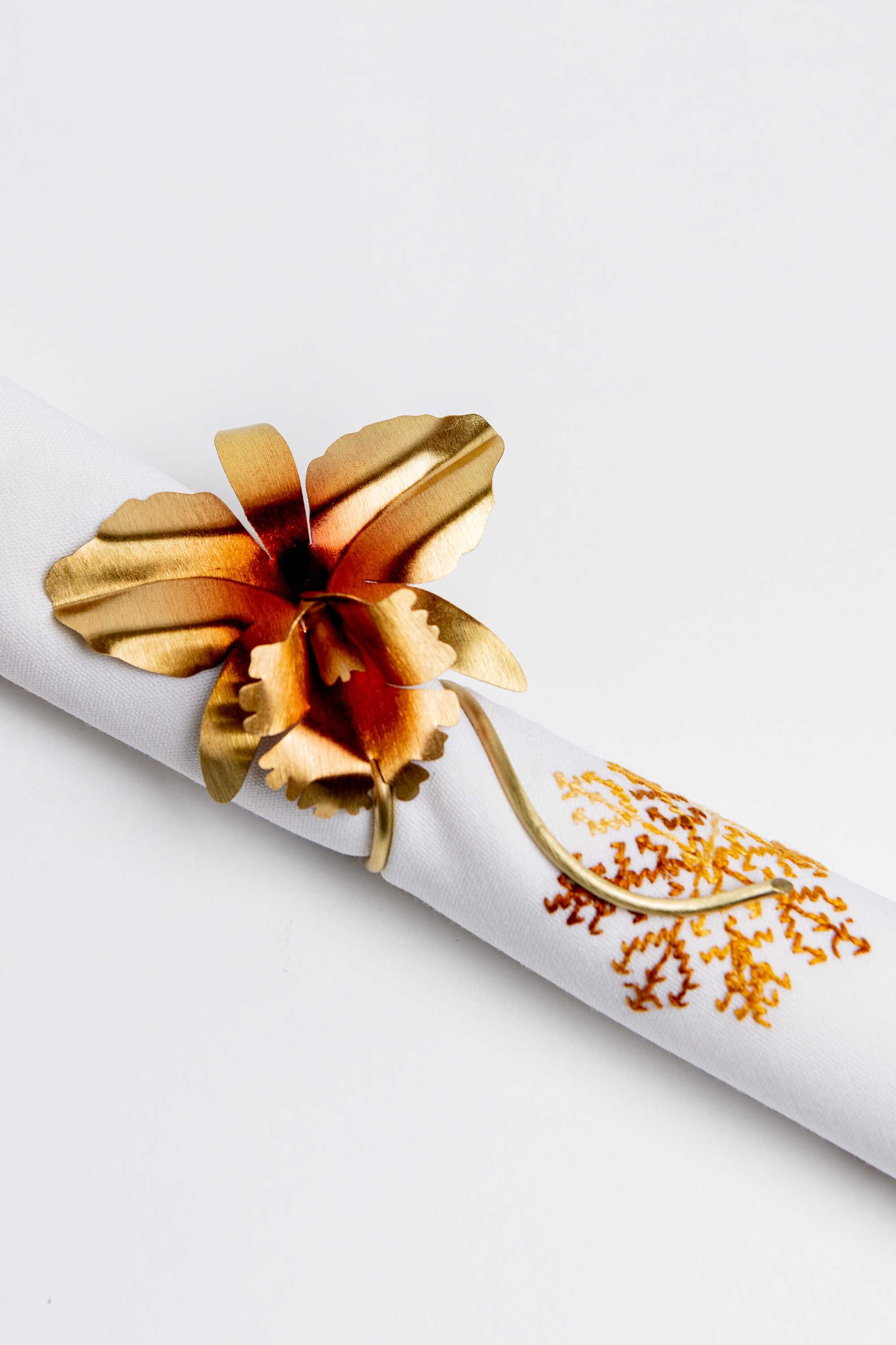 Juego de seis servilleteros en bronce