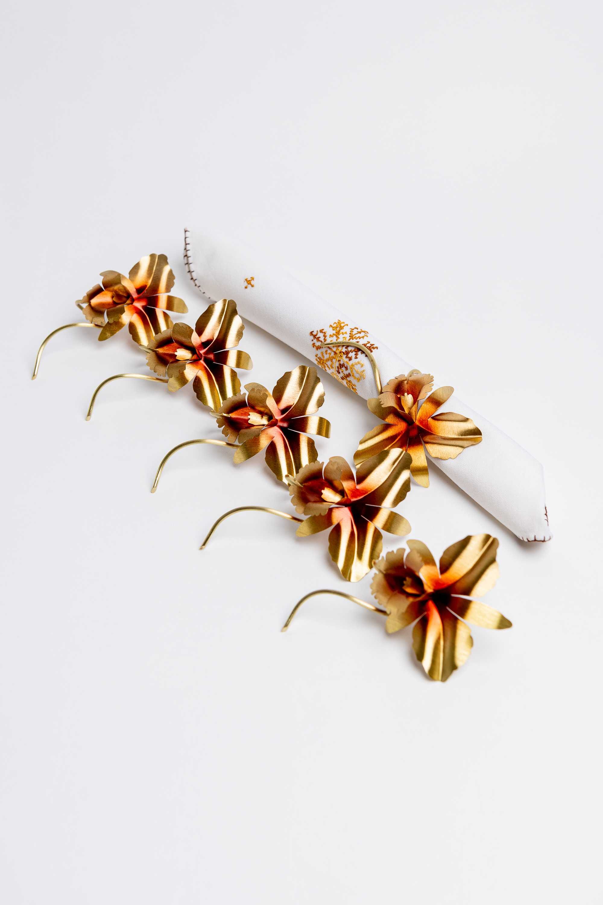 Juego de seis servilleteros en bronce