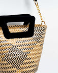 Bolso en fibra vegetal y asas en terciopelo