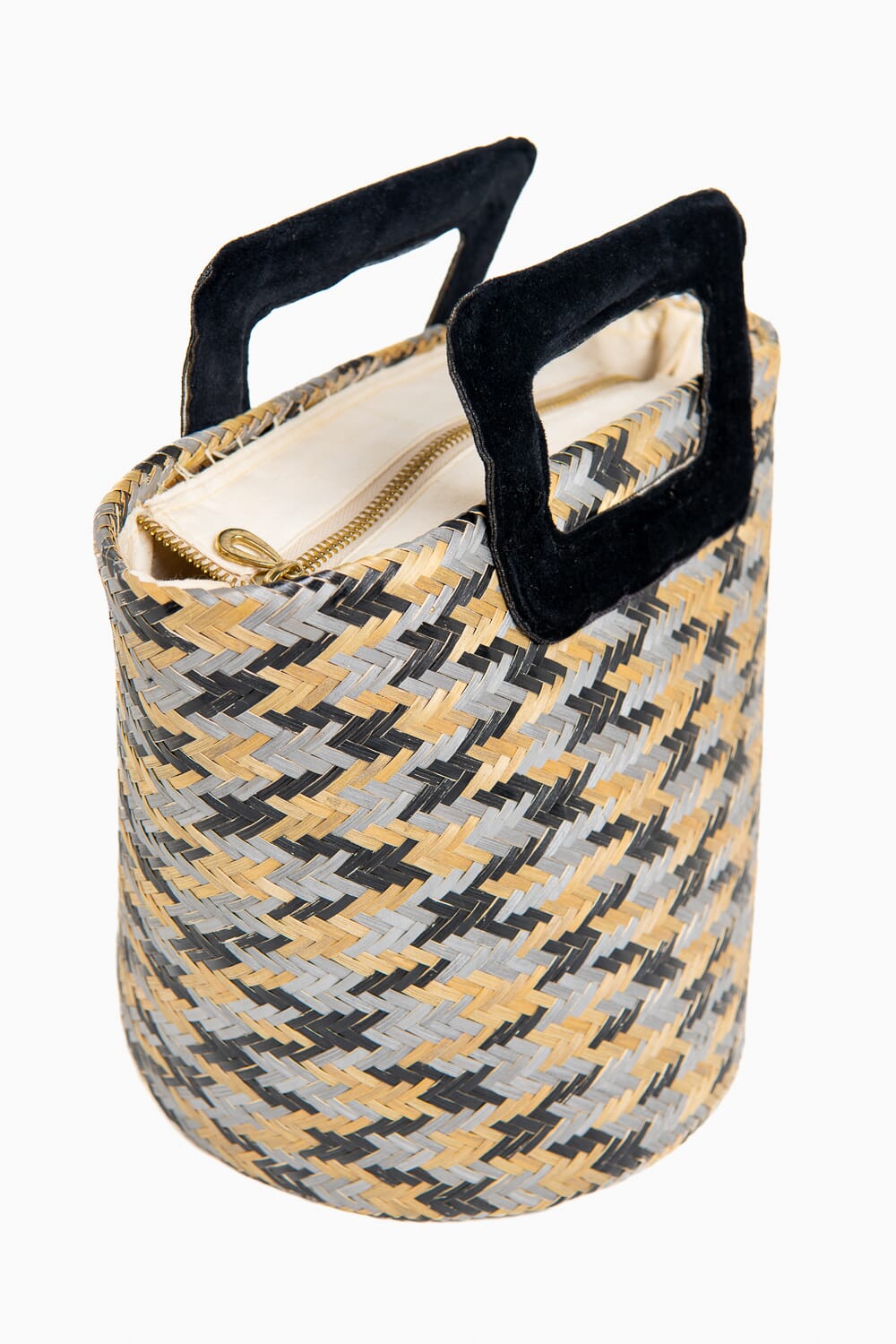 Bolso en fibra vegetal y asas en terciopelo