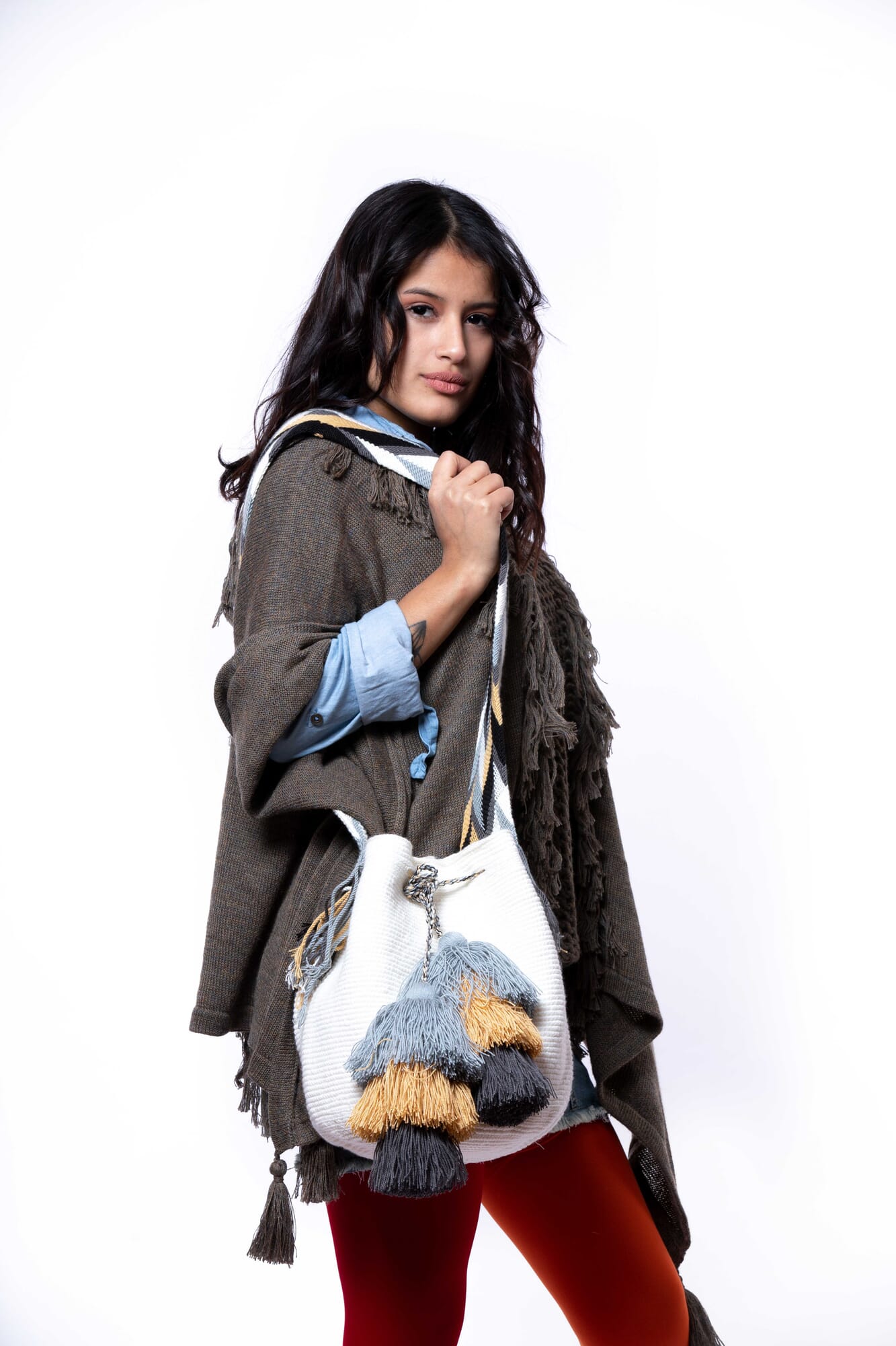 Bolso bandolera Wayuu con seis borlas