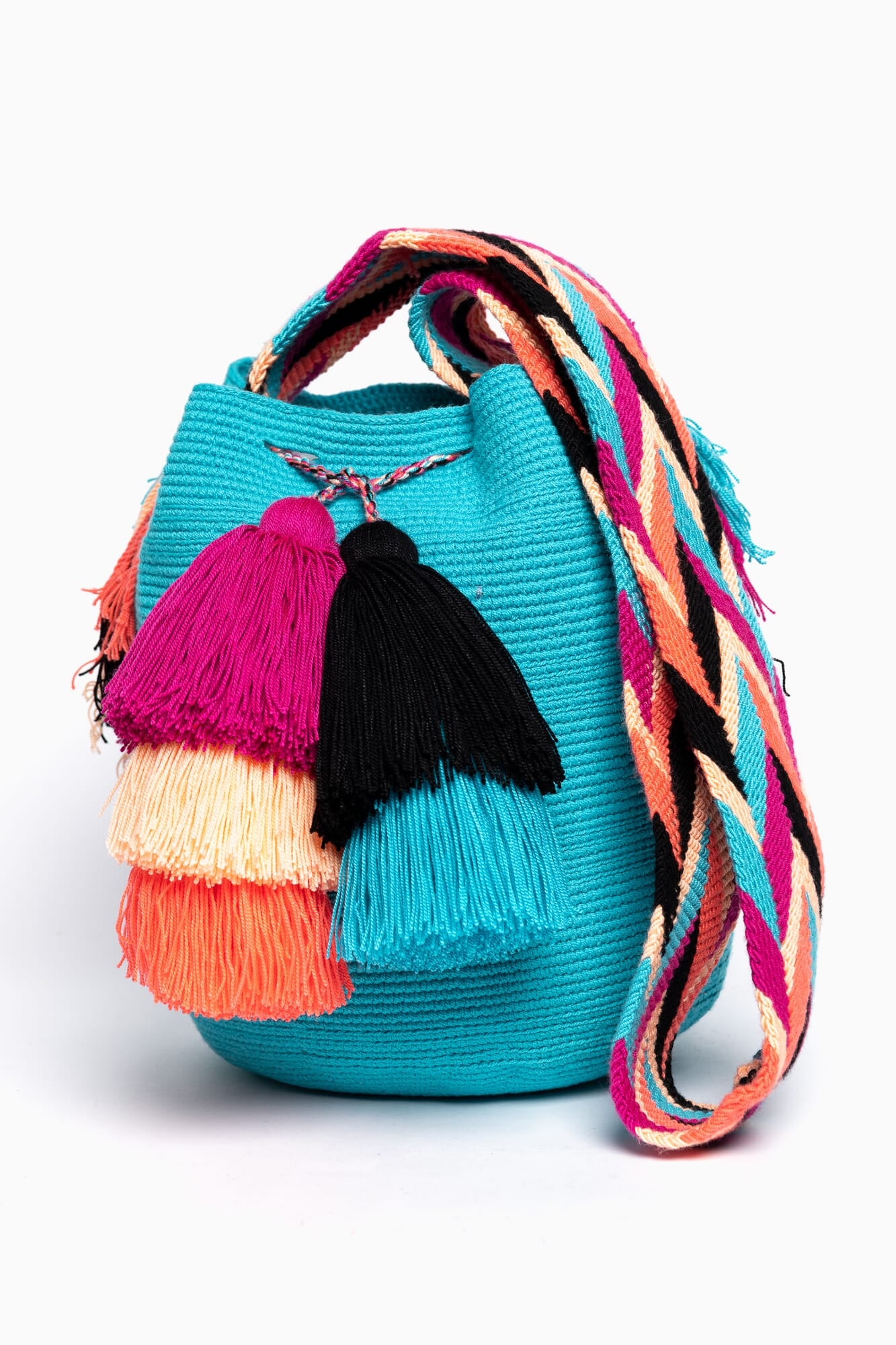Bolso bandolera Wayuu con seis borlas