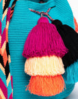 Bolso bandolera Wayuu con seis borlas