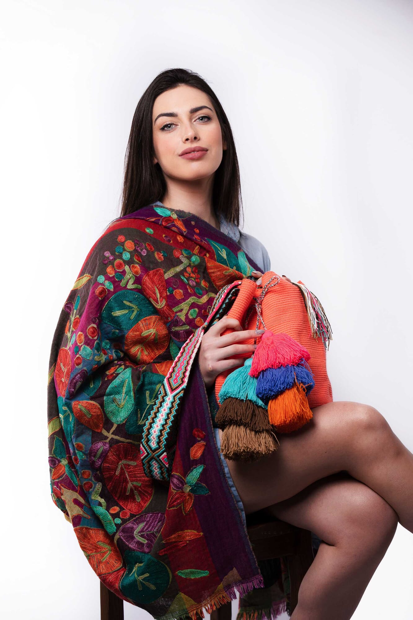 Bolso bandolera Wayuu con seis borlas