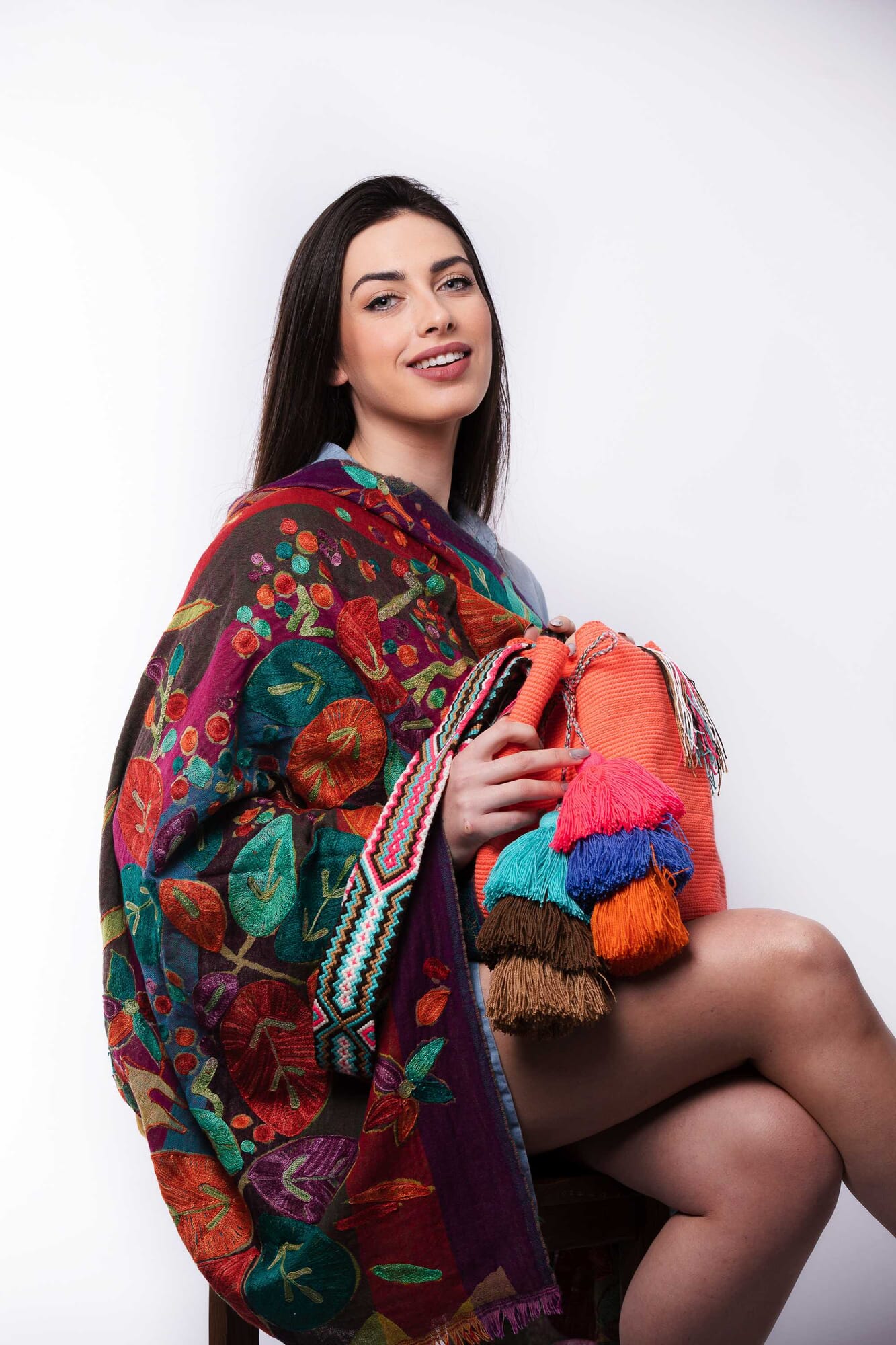 Bolso bandolera Wayuu con seis borlas