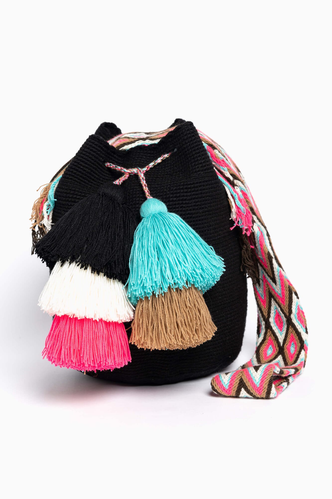 Bolso bandolera Wayuu con seis borlas