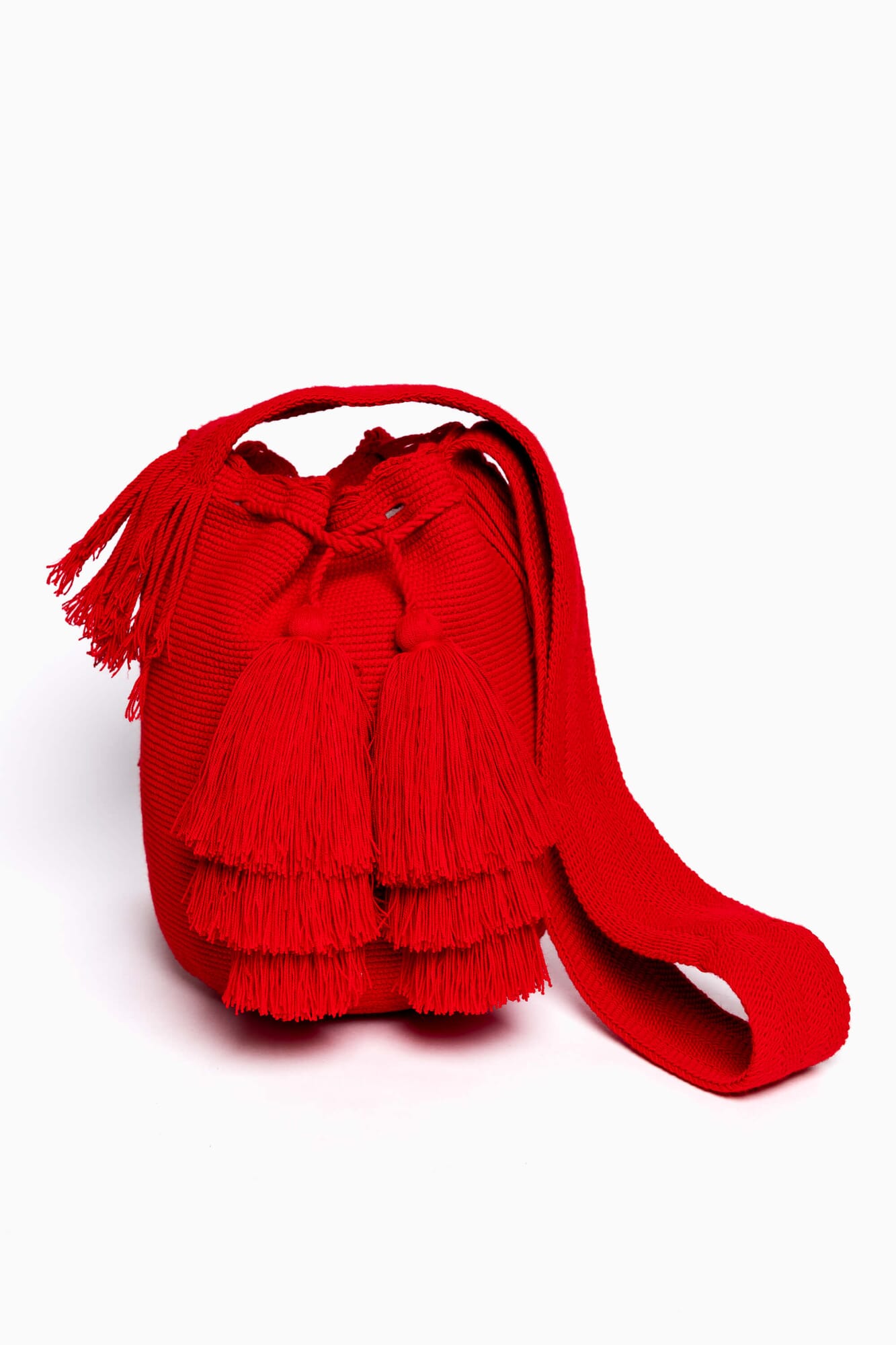 Bolso bandolera Wayuu con seis borlas