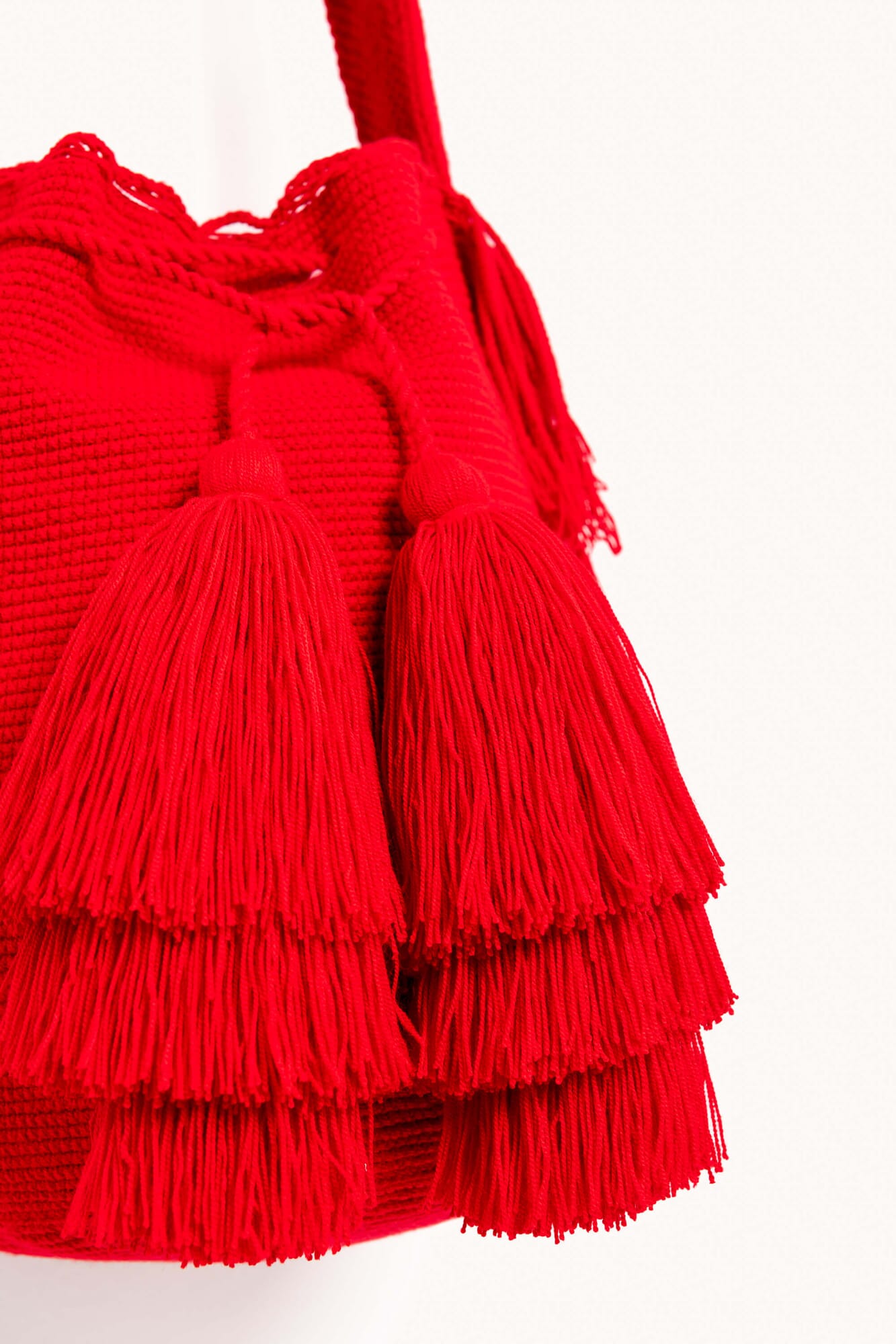 Bolso bandolera Wayuu con seis borlas