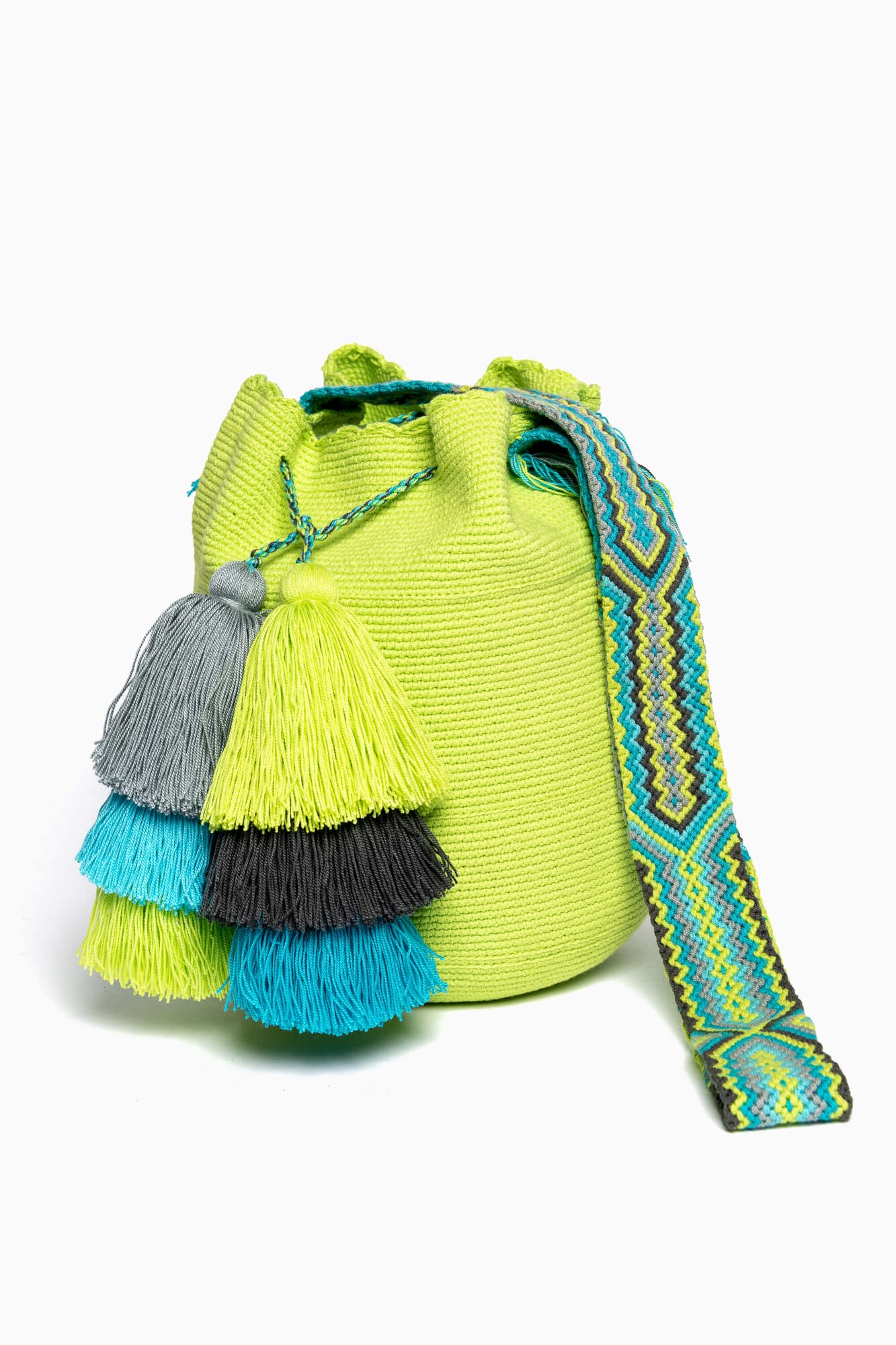 Bolso bandolera Wayuu con seis borlas