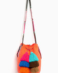 Bolso bandolera Wayuu con seis borlas