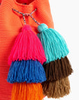 Bolso bandolera Wayuu con seis borlas