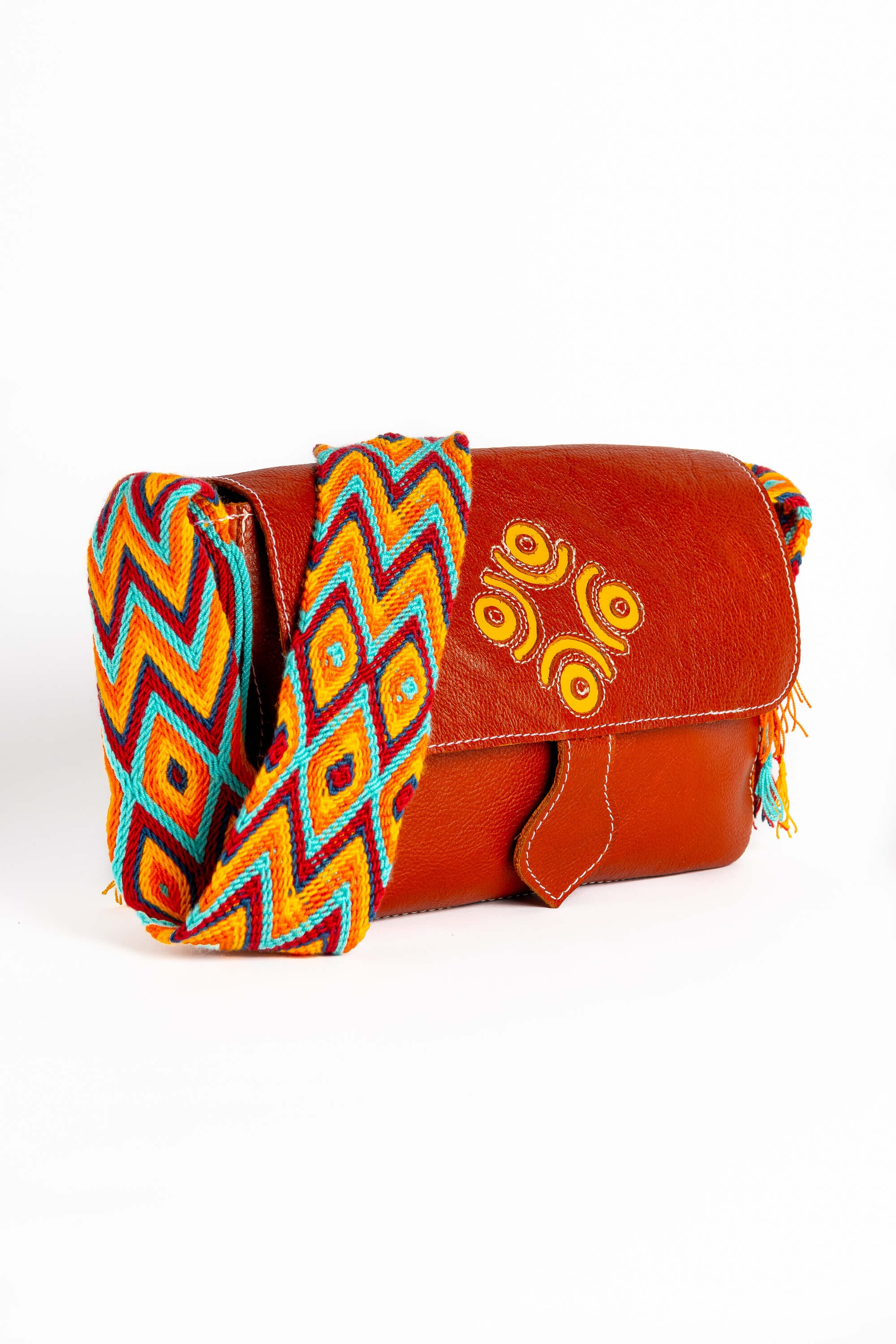 Bolso bandolera en cuero con asa Wayuu