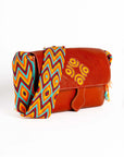 Bolso bandolera en cuero con asa Wayuu