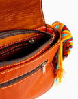 Bolso bandolera en cuero con asa Wayuu