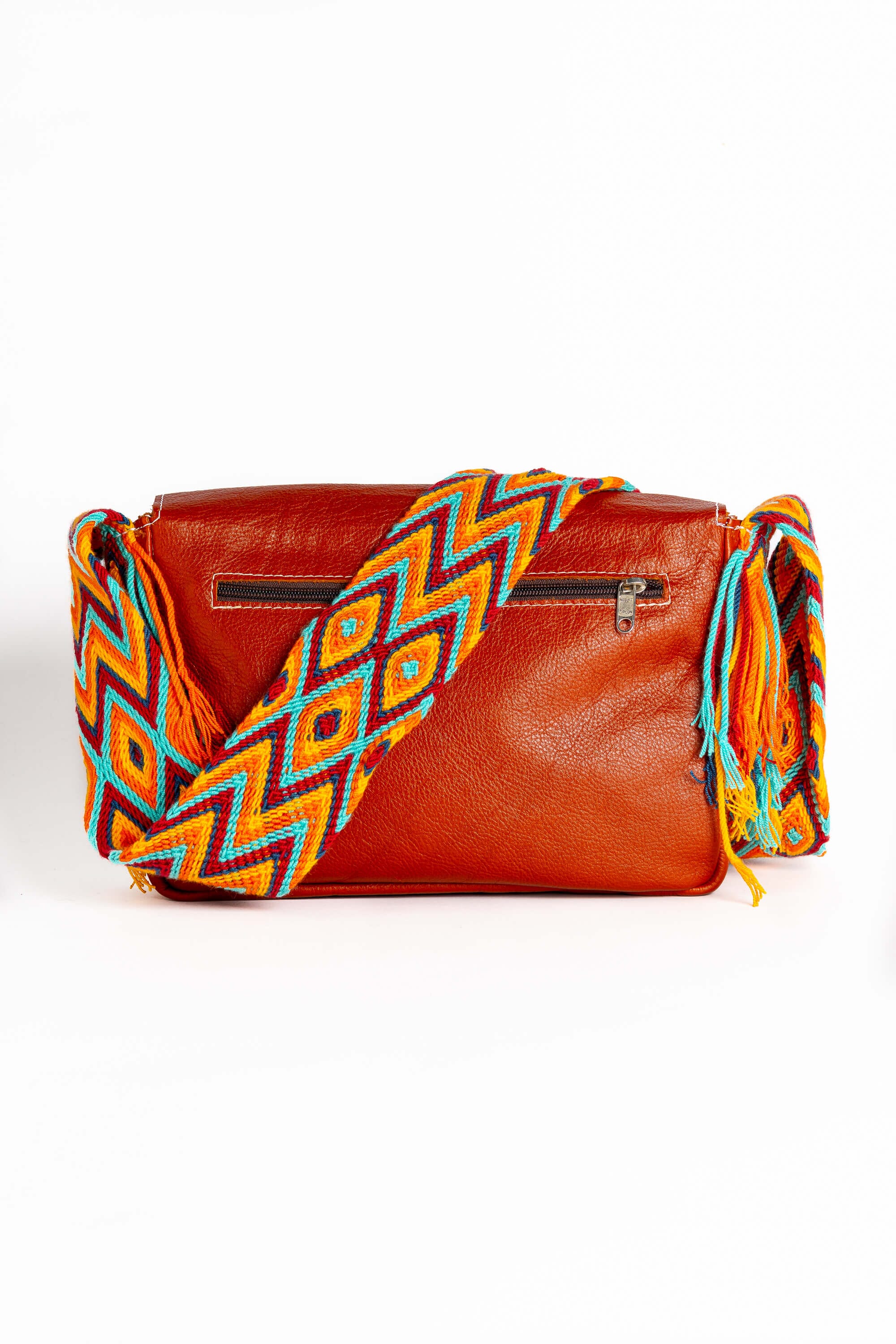 Bolso bandolera en cuero con asa Wayuu