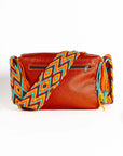 Bolso bandolera en cuero con asa Wayuu