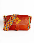 Bolso bandolera en cuero con asa Wayuu