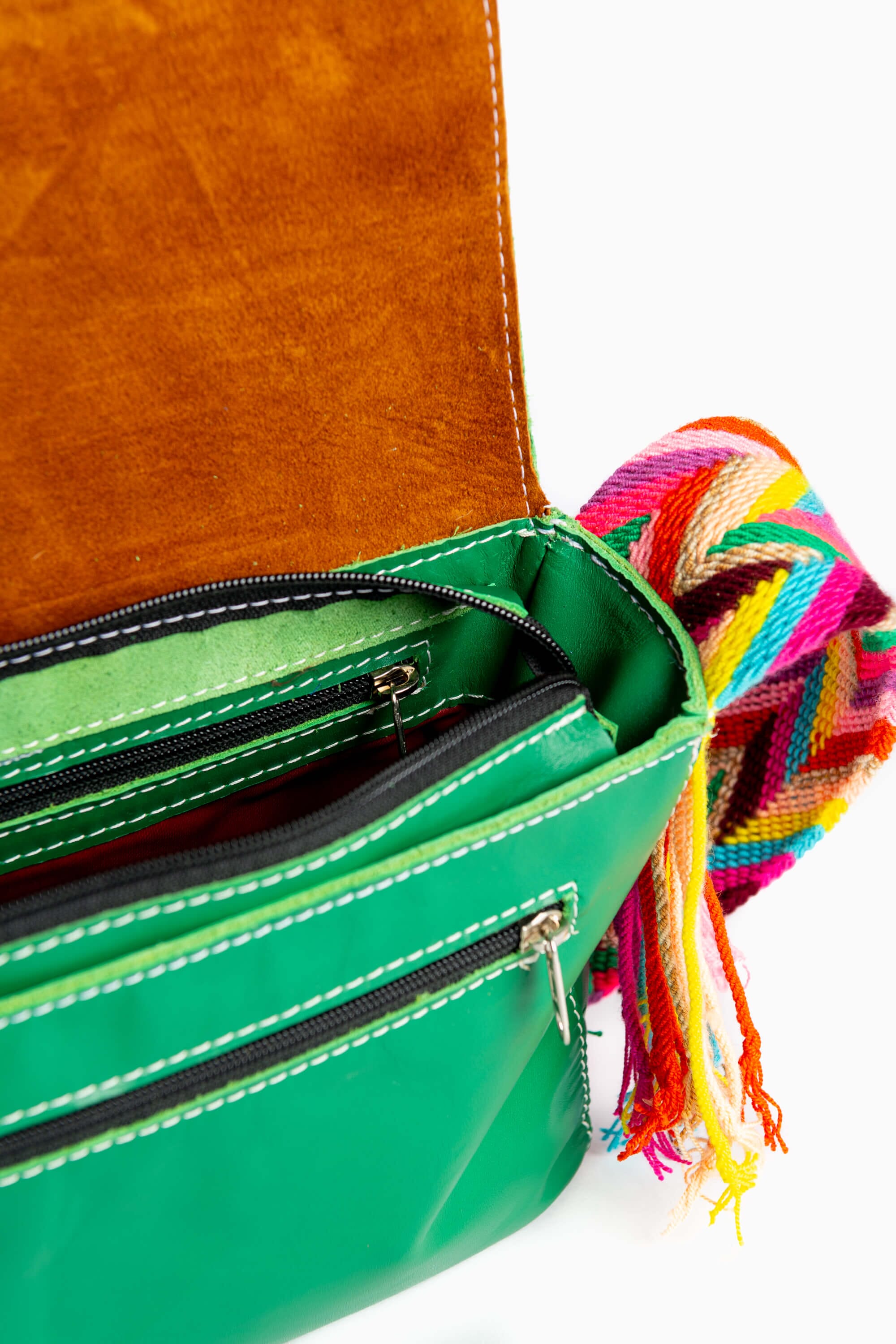 Bolso bandolera en cuero con asa Wayuu