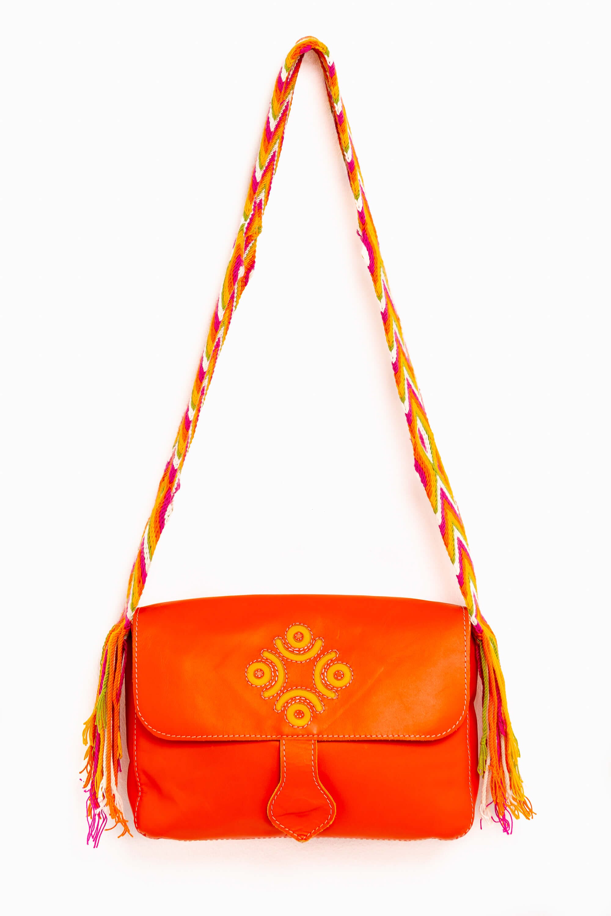Bolso bandolera en cuero con asa Wayuu