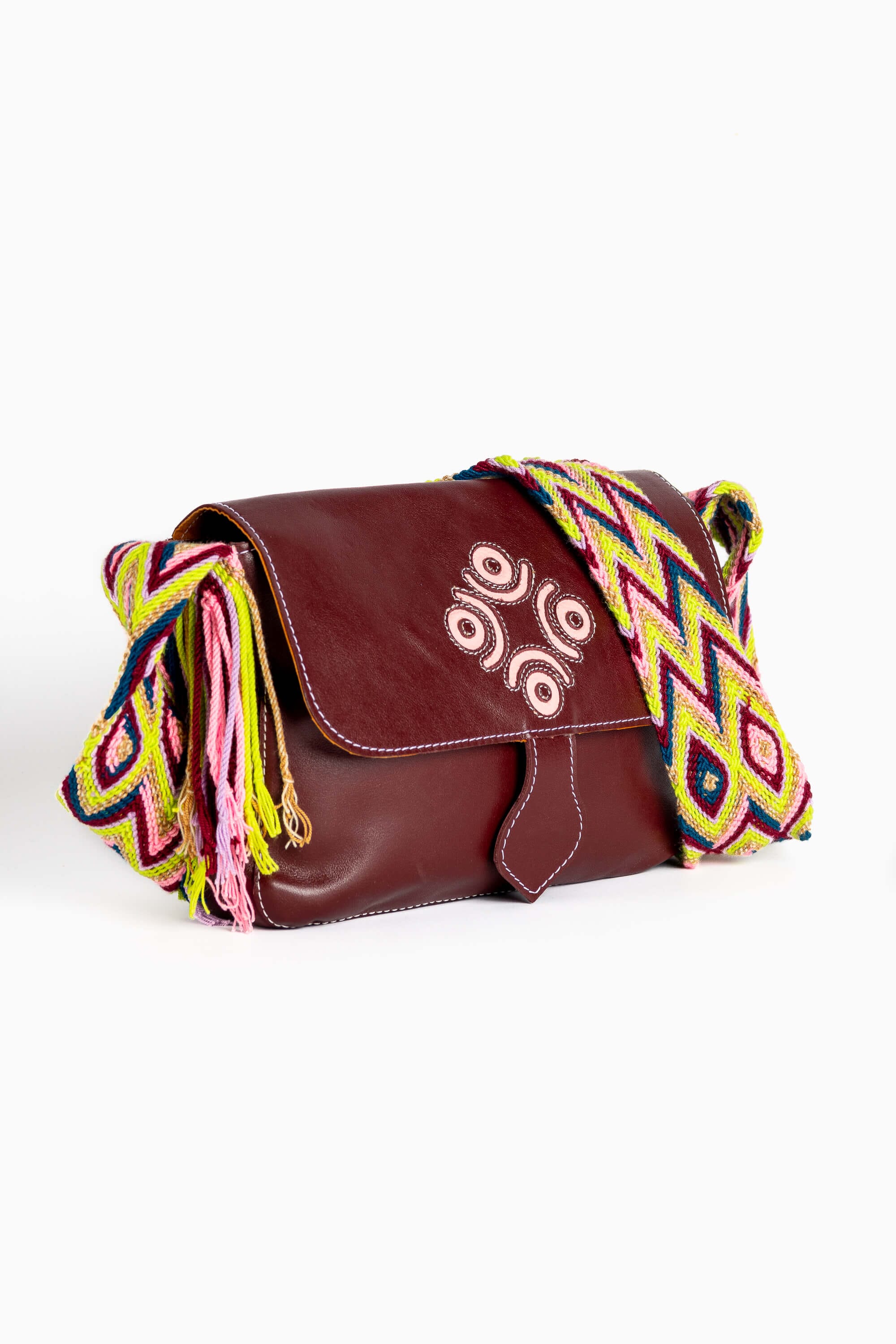 Bolso bandolera en cuero con asa Wayuu