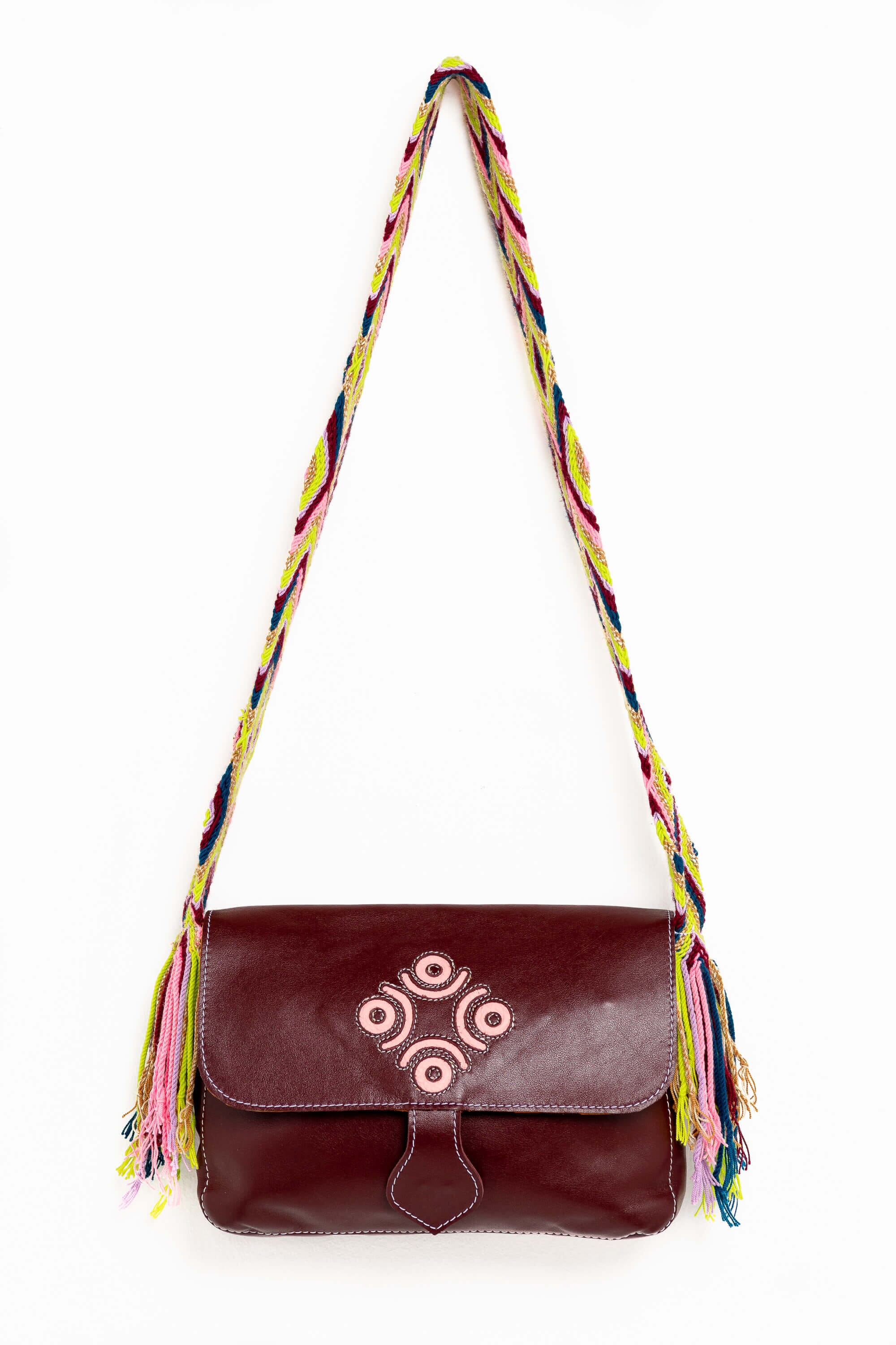 Bolso bandolera en cuero con asa Wayuu