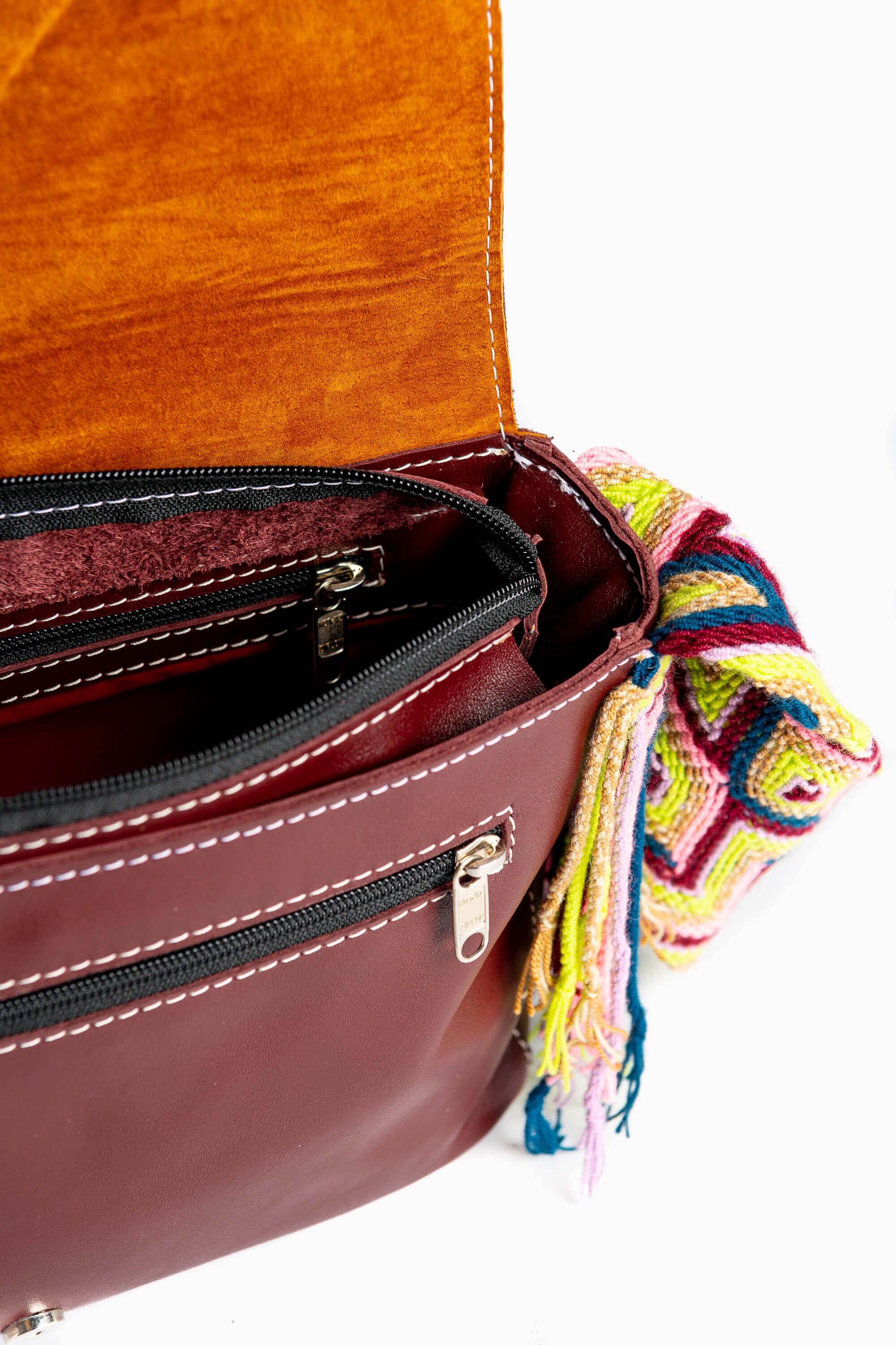 Bolso bandolera en cuero con asa Wayuu