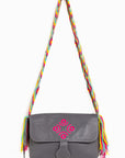Bolso bandolera en cuero con asa Wayuu