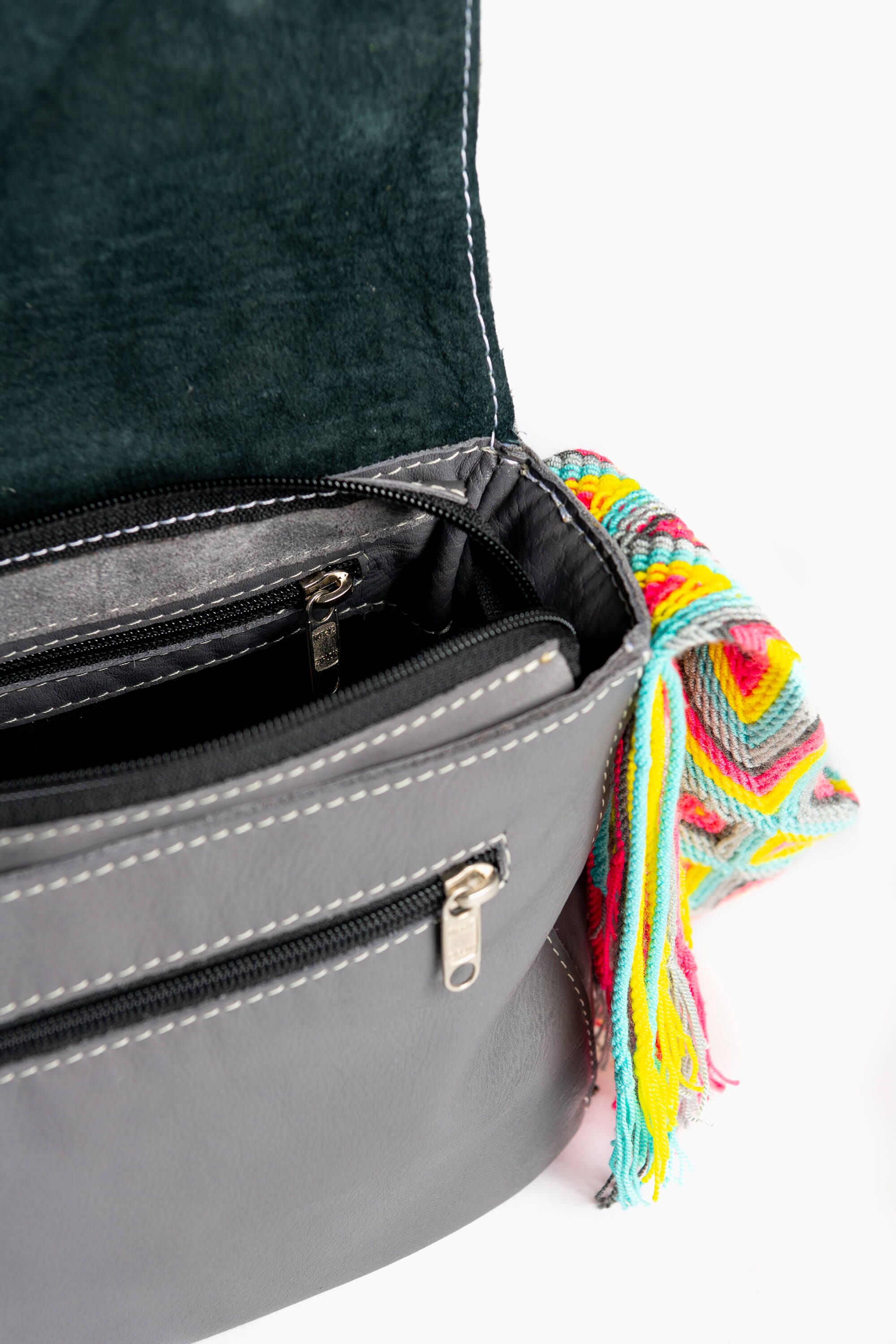 Bolso bandolera en cuero con asa Wayuu