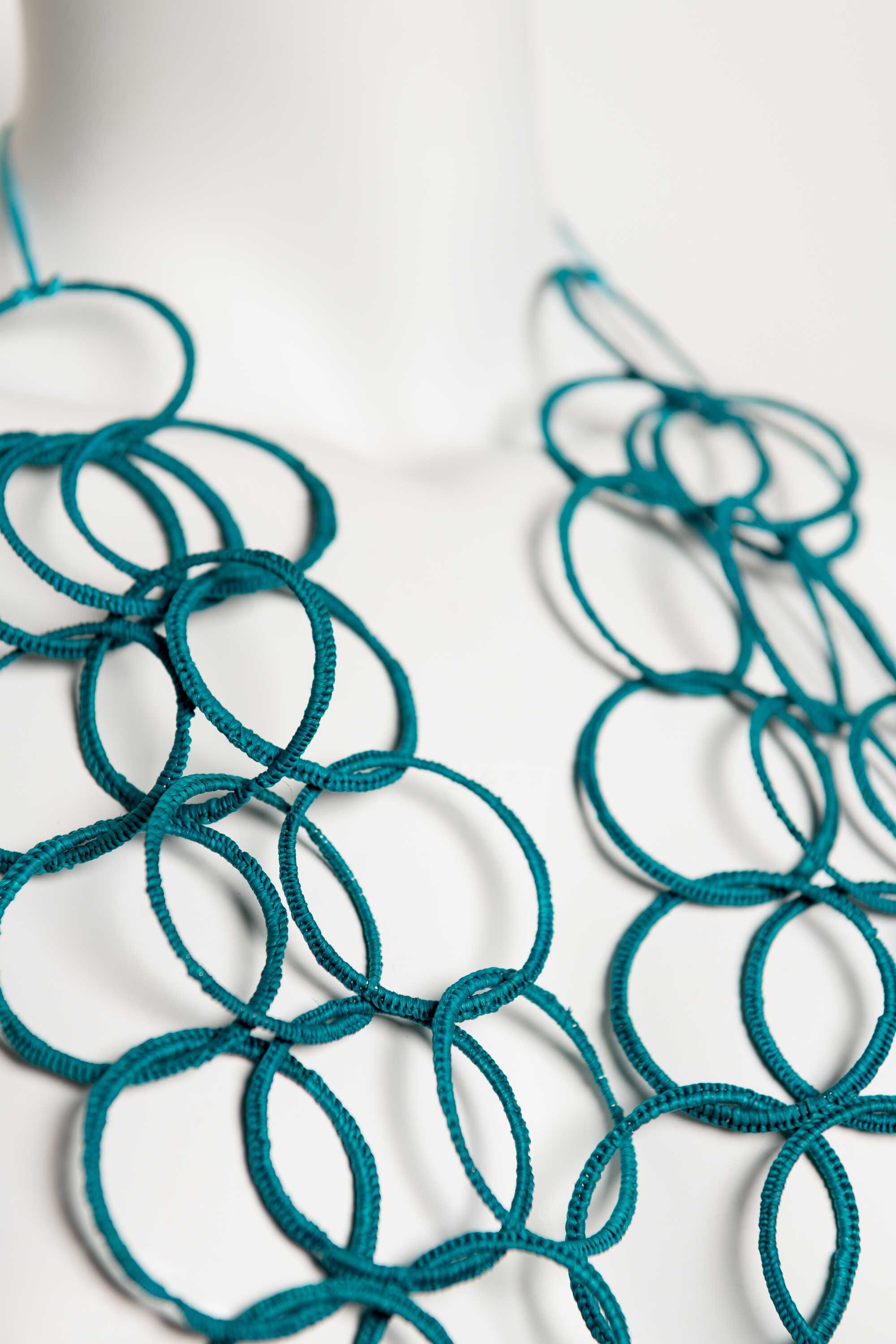 Collar en fibra vegetal